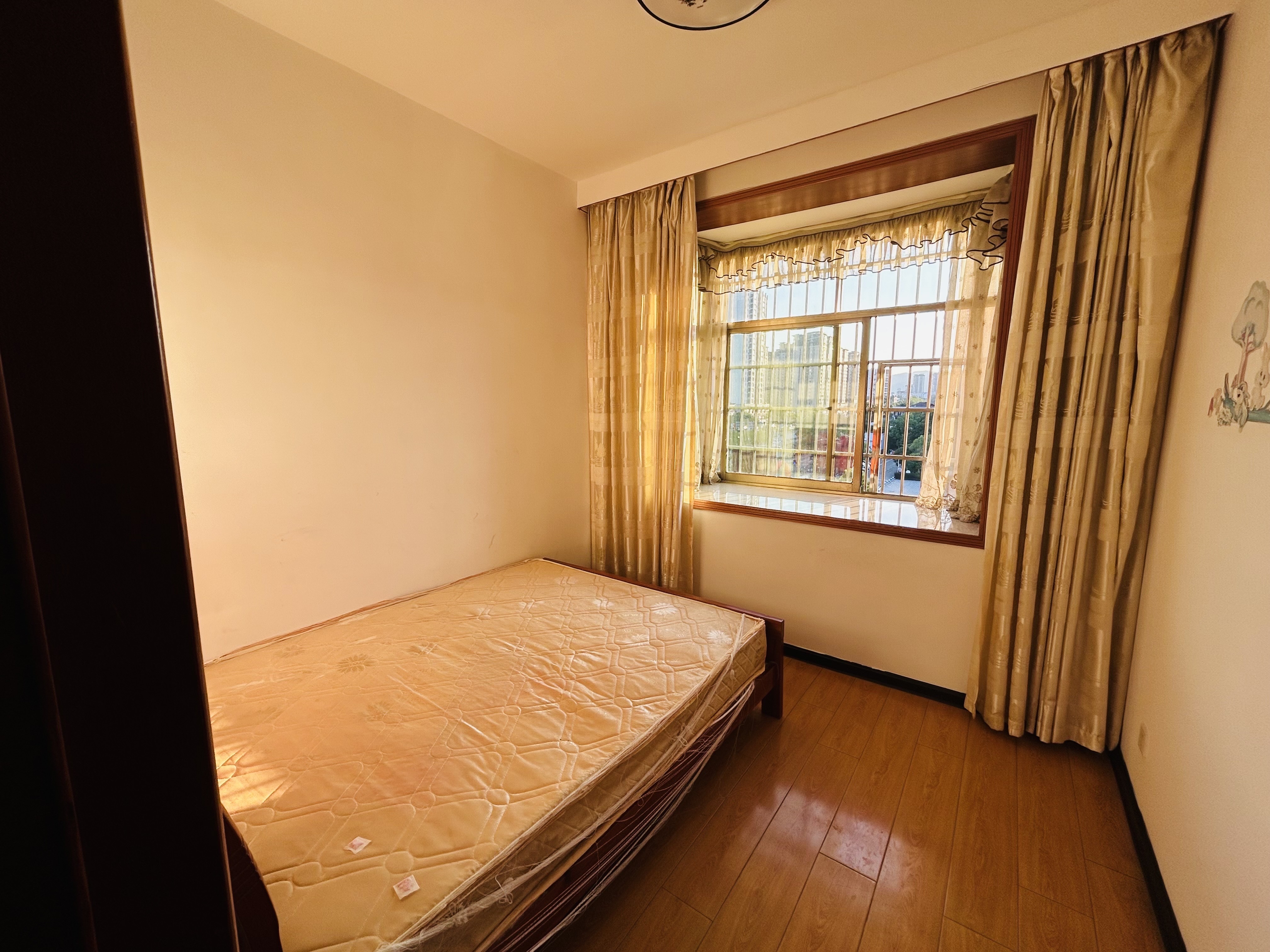 颐乐新村北苑 3室2厅2卫 1500.0元/月 颐乐新村北苑 3室2厅2卫 1500.0元/月室内图