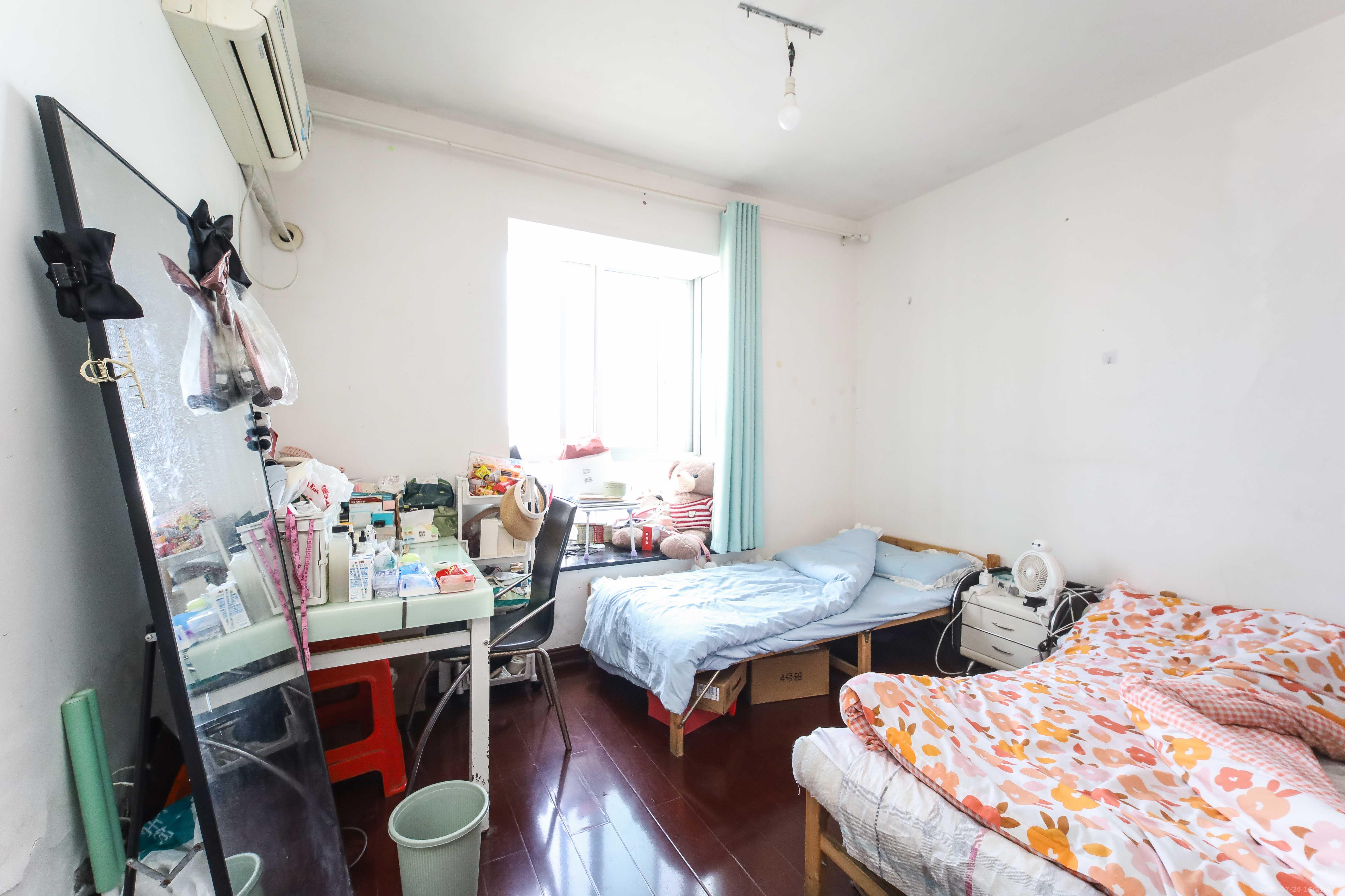 高桥现代商贸城 3室2厅2卫 79.8万 高桥现代商贸城 3室2厅2卫 79.8万卧室