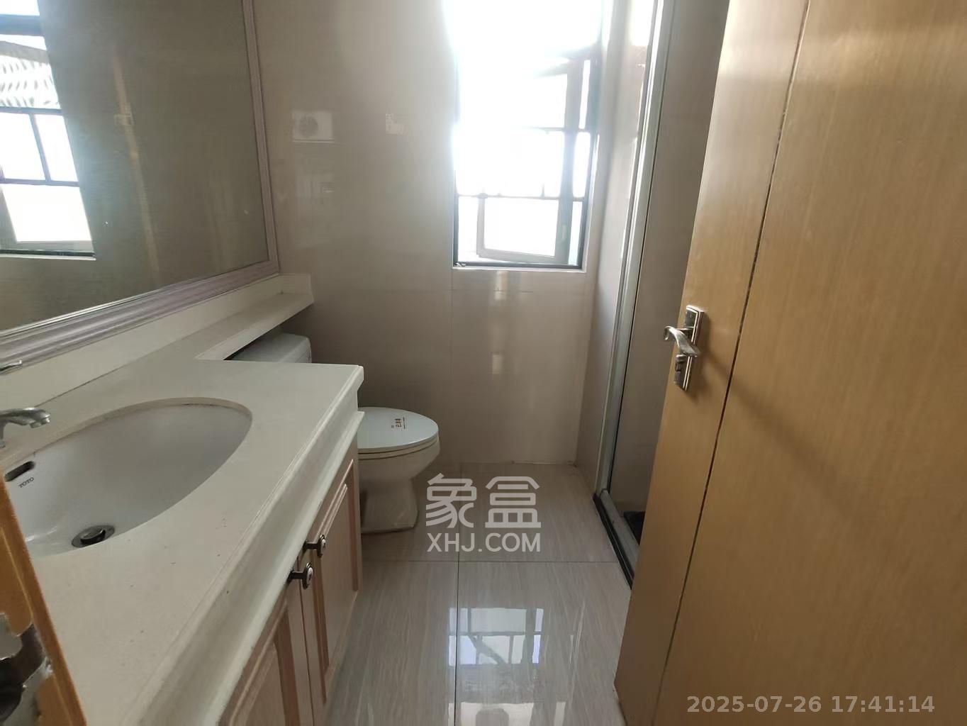 中海国际三期 3室2厅1卫 2100.0元/月 中海国际三期 3室2厅1卫 2100.0元/月室内图