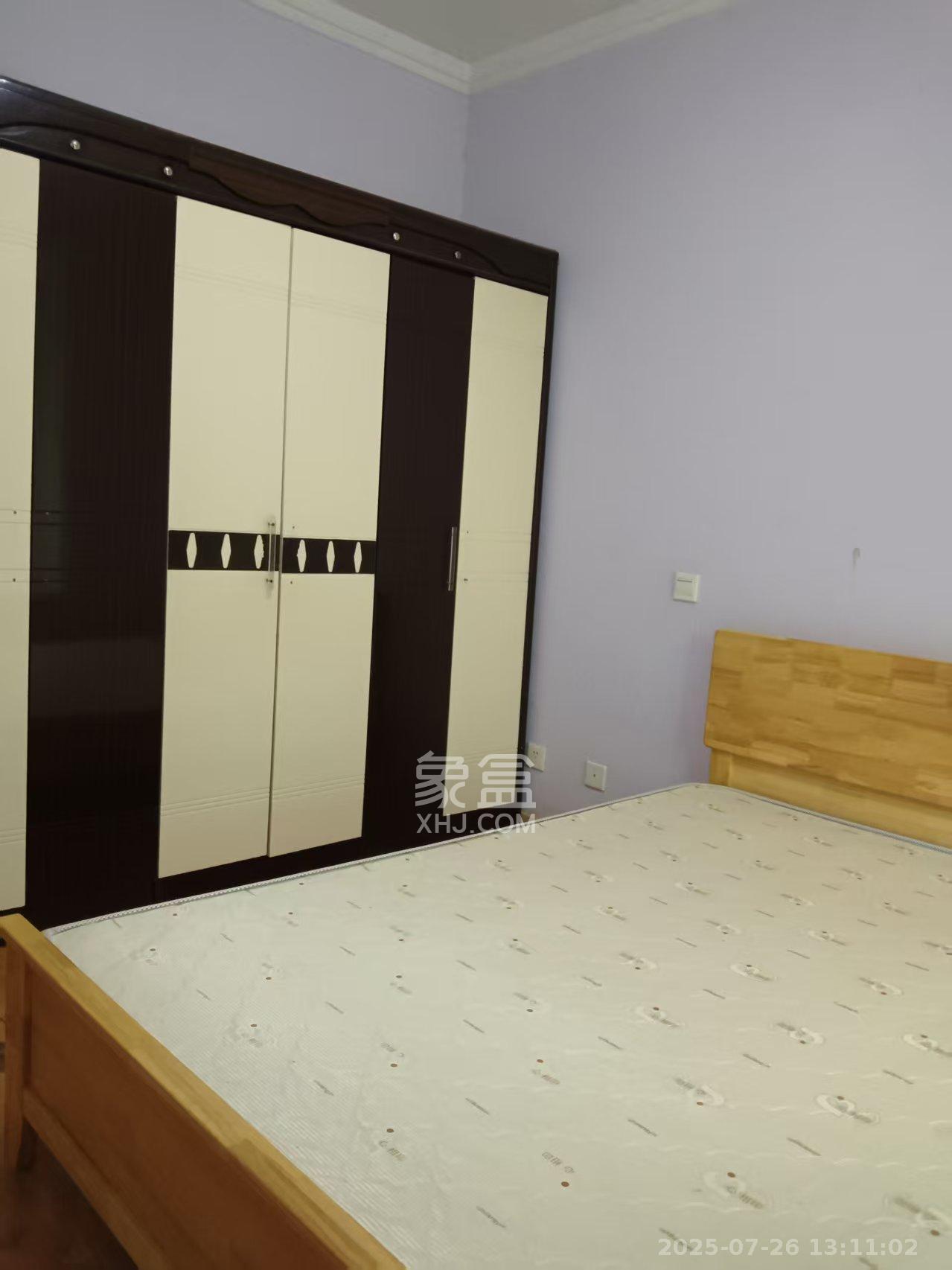 麓山润城  3室2厅1卫    2300.0元/月室内图