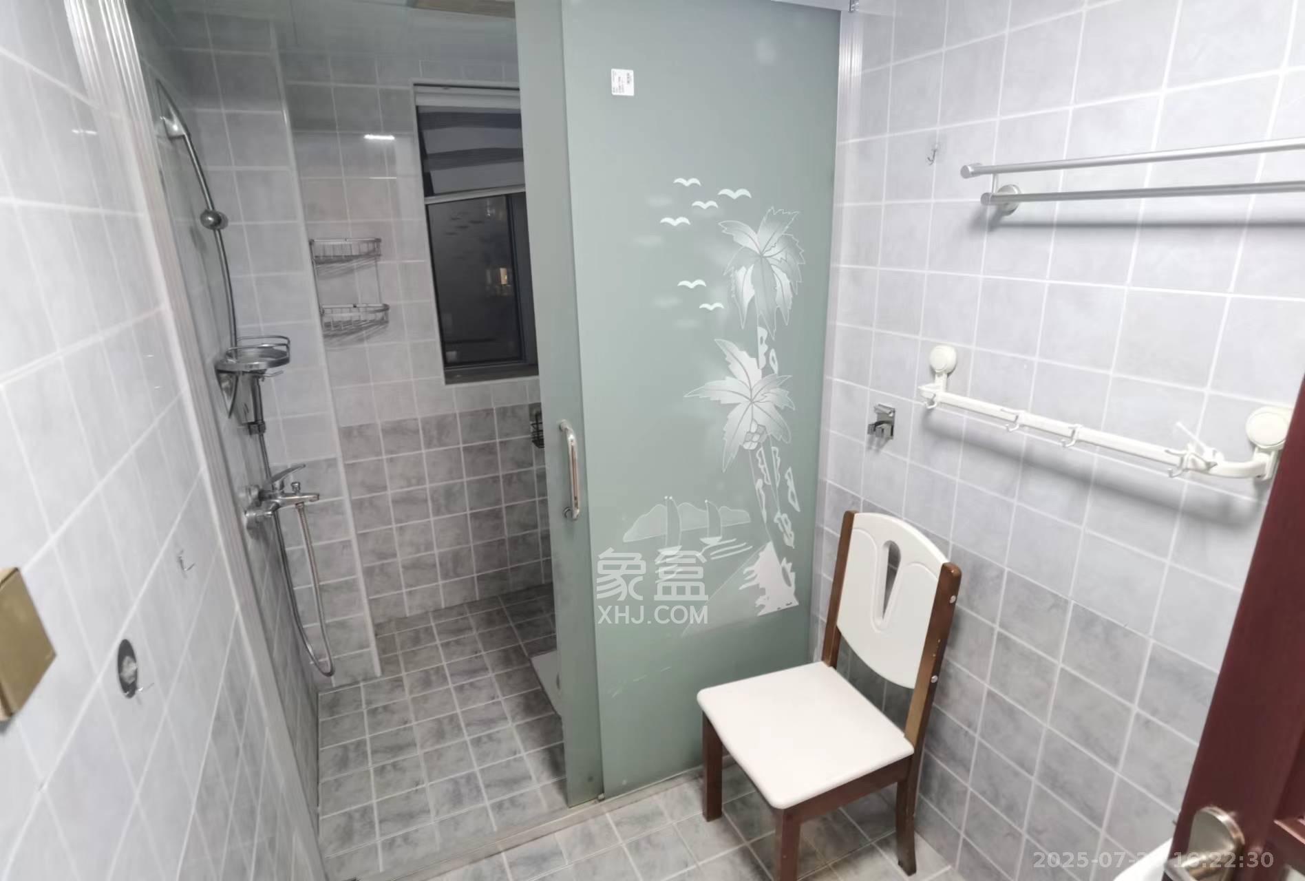 八方小区B区  3室2厅2卫    4500.0元/月室内图