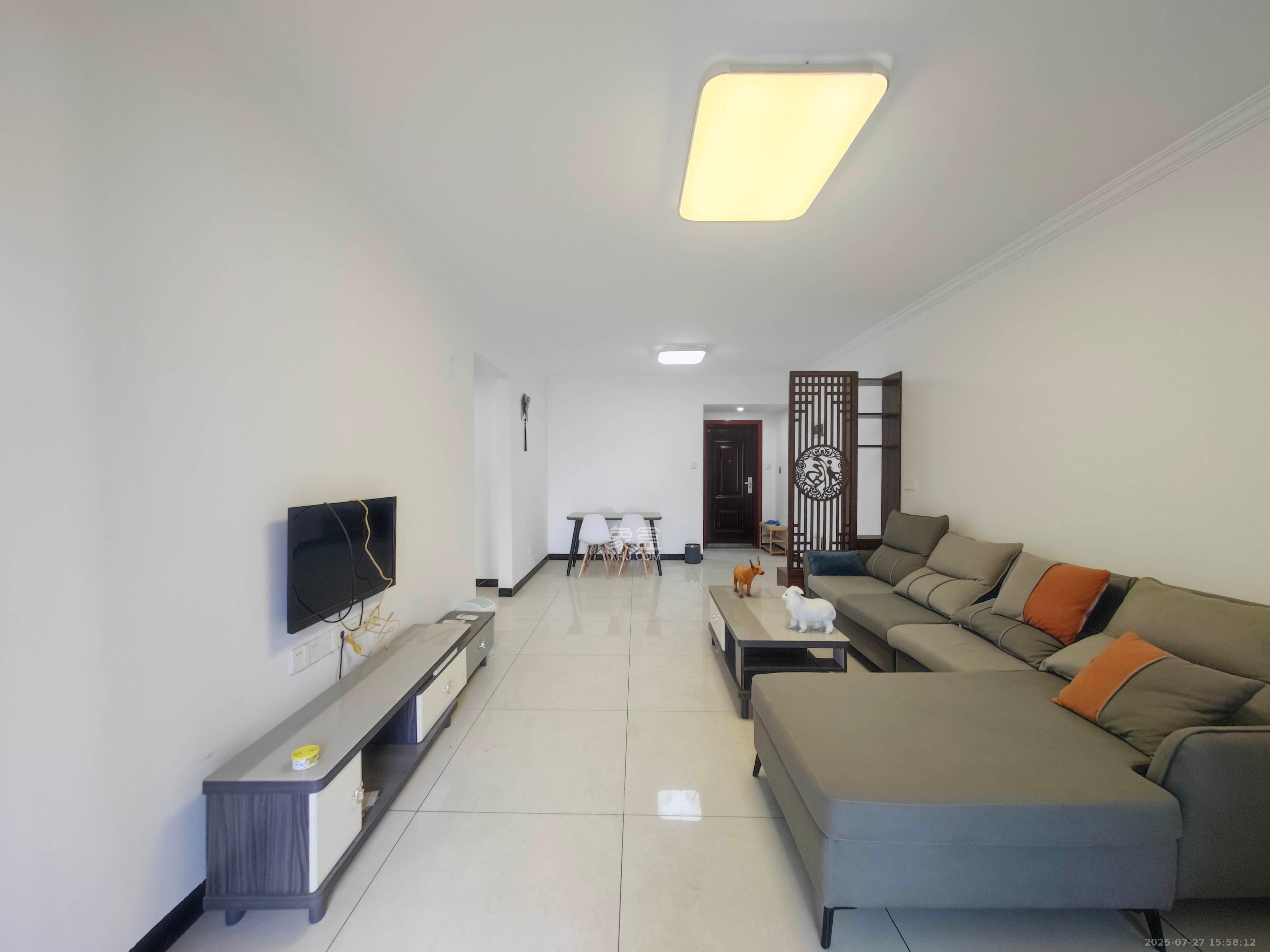 合能枫丹丽舍(柏悦名苑) 3室2厅1卫 86.0万 合能枫丹丽舍(柏悦名苑) 3室2厅1卫 86.0万客厅