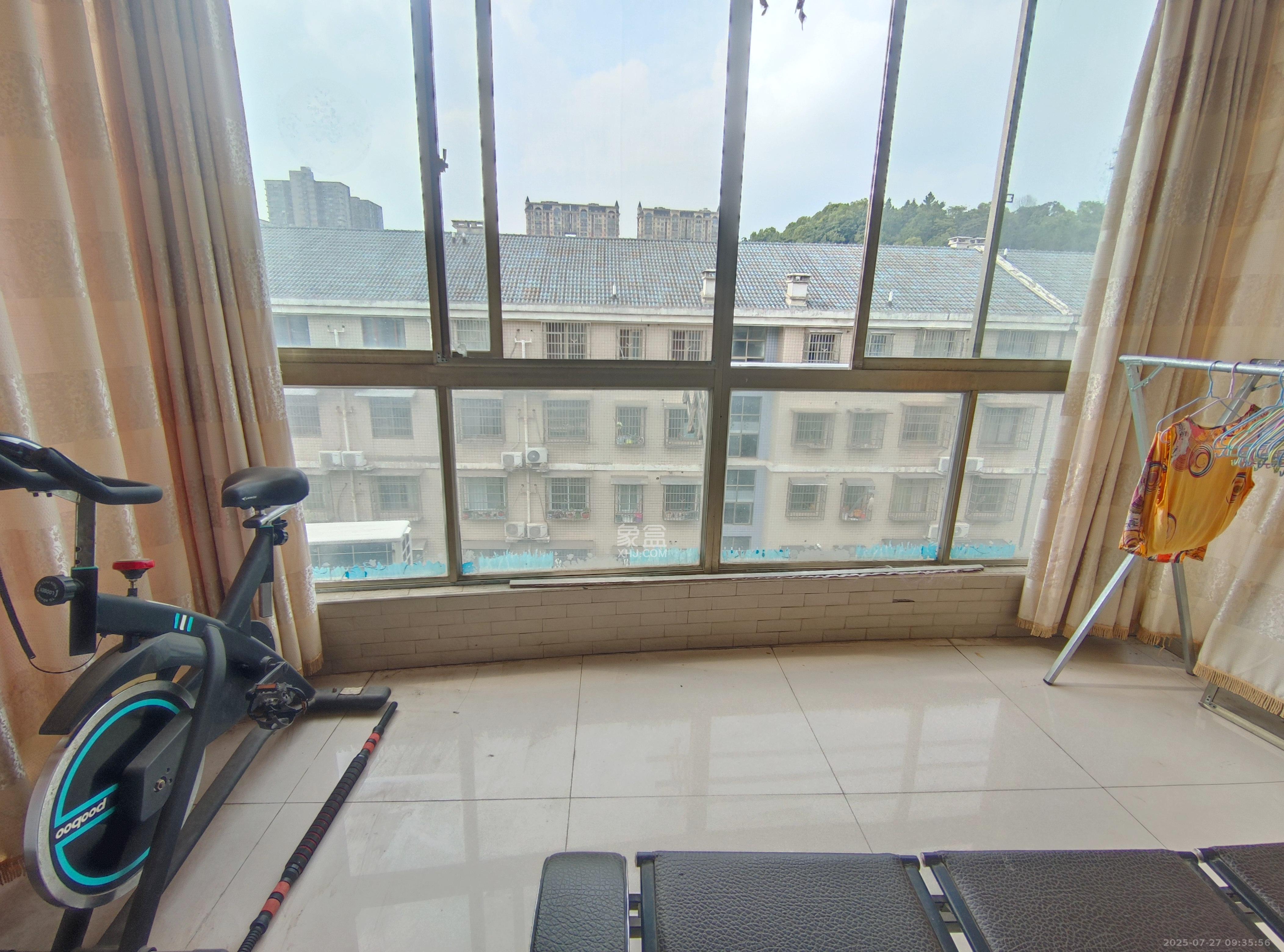 麓谷沐春园 3室2厅2卫 2000.0元/月 麓谷沐春园 3室2厅2卫 2000.0元/月室内图