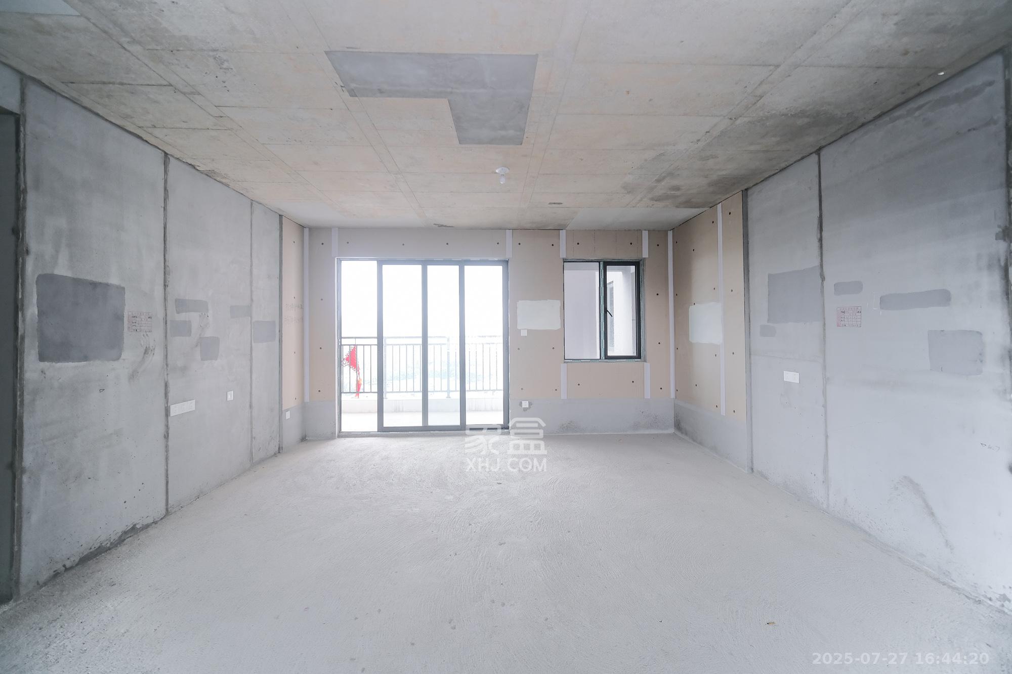 和顺府  4室2厅0卫    135.0万 和顺府  4室2厅0卫    135.0万客厅