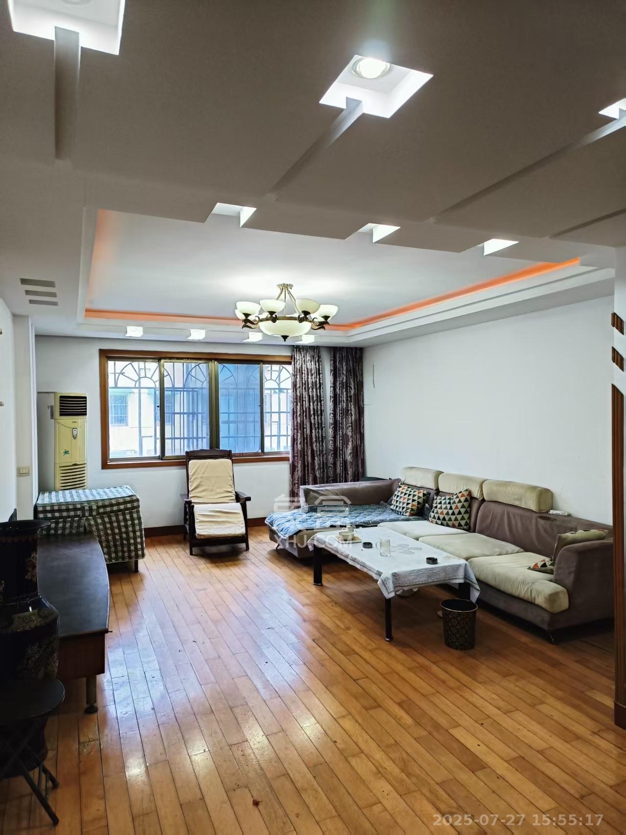 南明苑西区 3室2厅1卫 2400.0元/月 南明苑西区 3室2厅1卫 2400.0元/月室内图