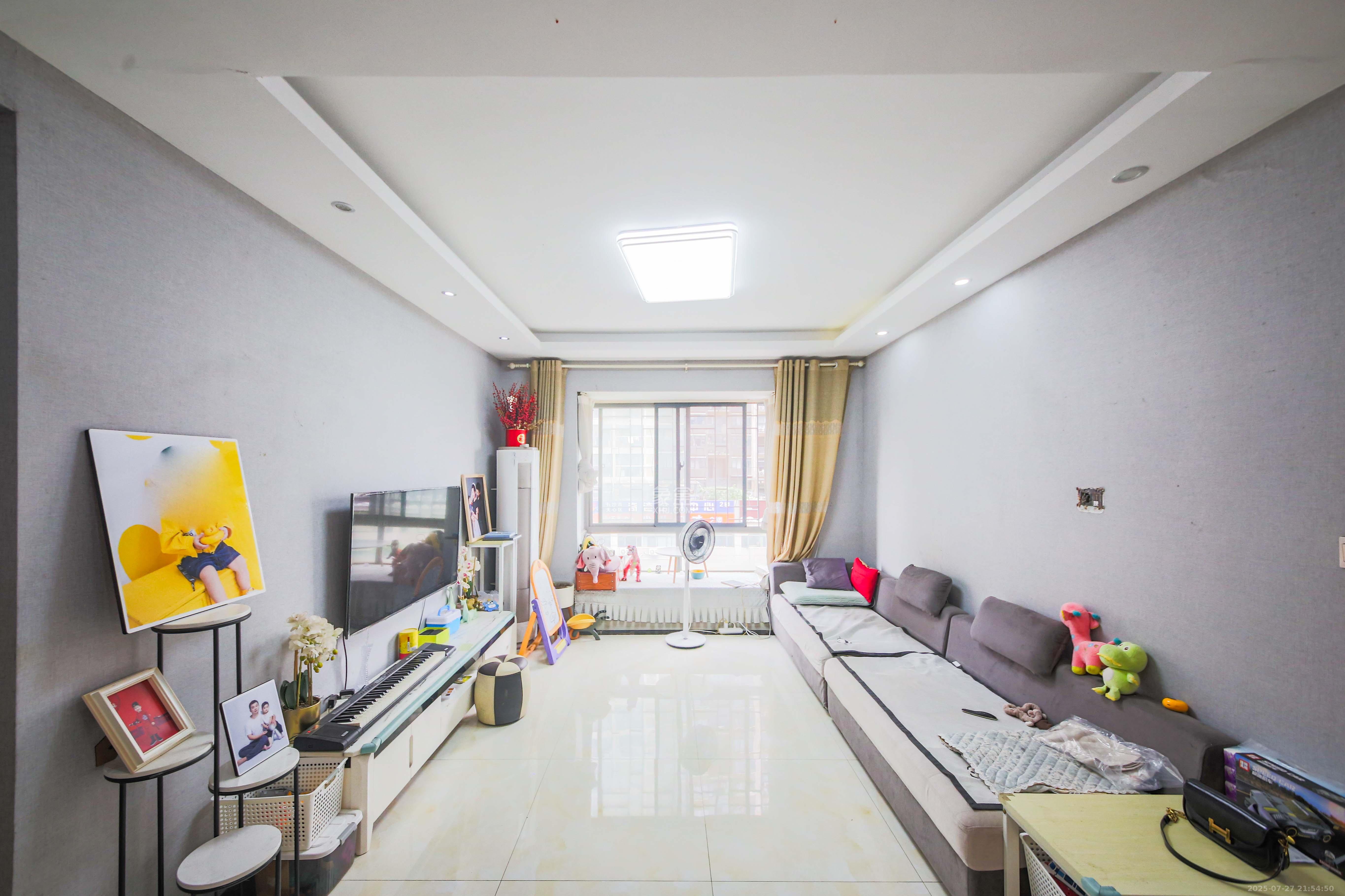 鑫远湘府逸园  3室2厅1卫    63.8万 鑫远湘府逸园  3室2厅1卫    63.8万客厅