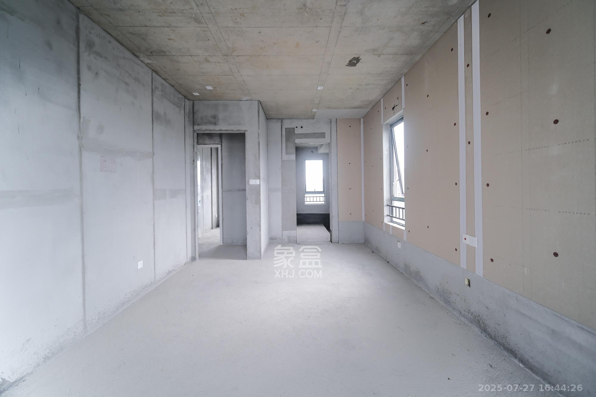 和顺府  4室2厅0卫    135.0万 和顺府  4室2厅0卫    135.0万卧室