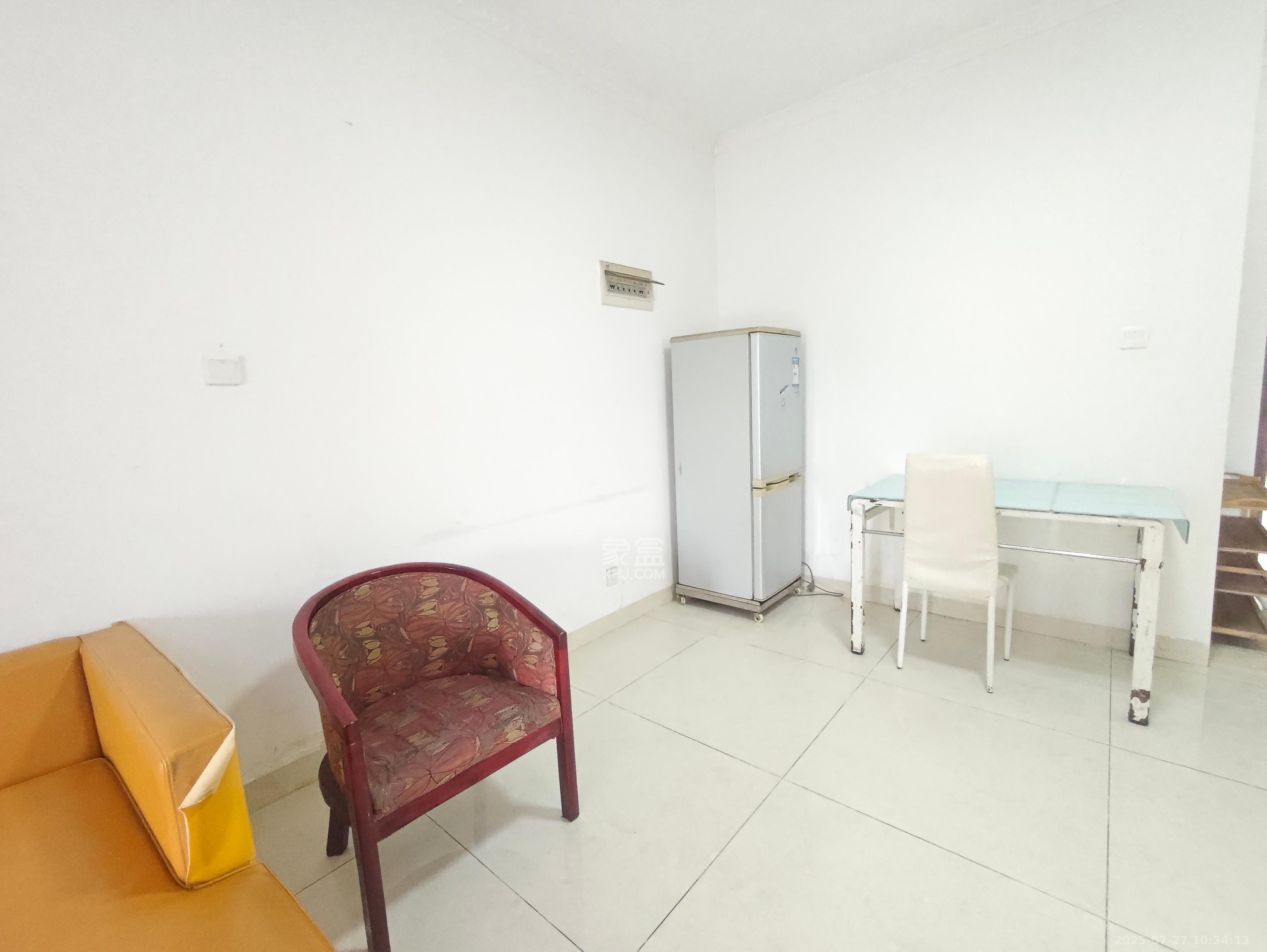 澳海澜庭  2室2厅1卫    1500.0元/月 澳海澜庭  2室2厅1卫    1500.0元/月室内图