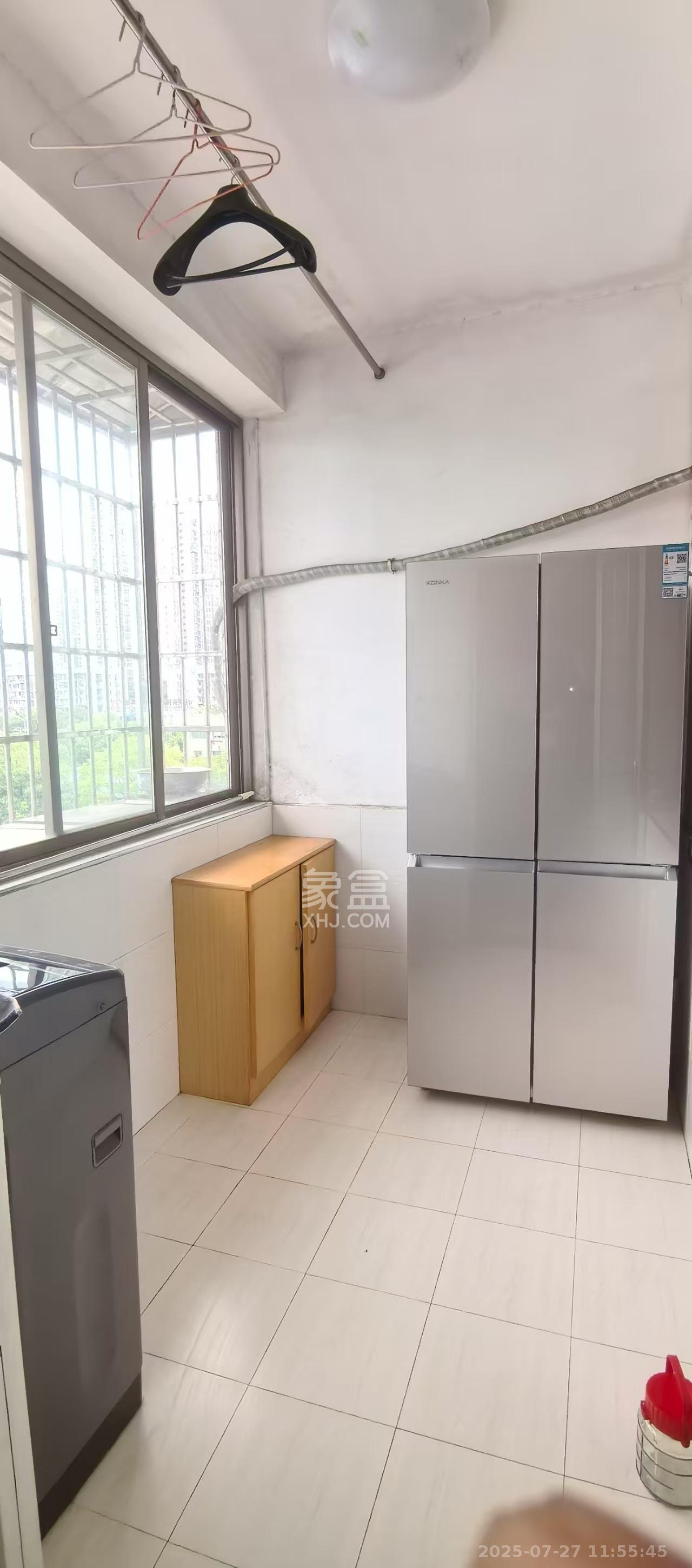 麓谷沐春园  3室2厅2卫   2300.00元/月室内图