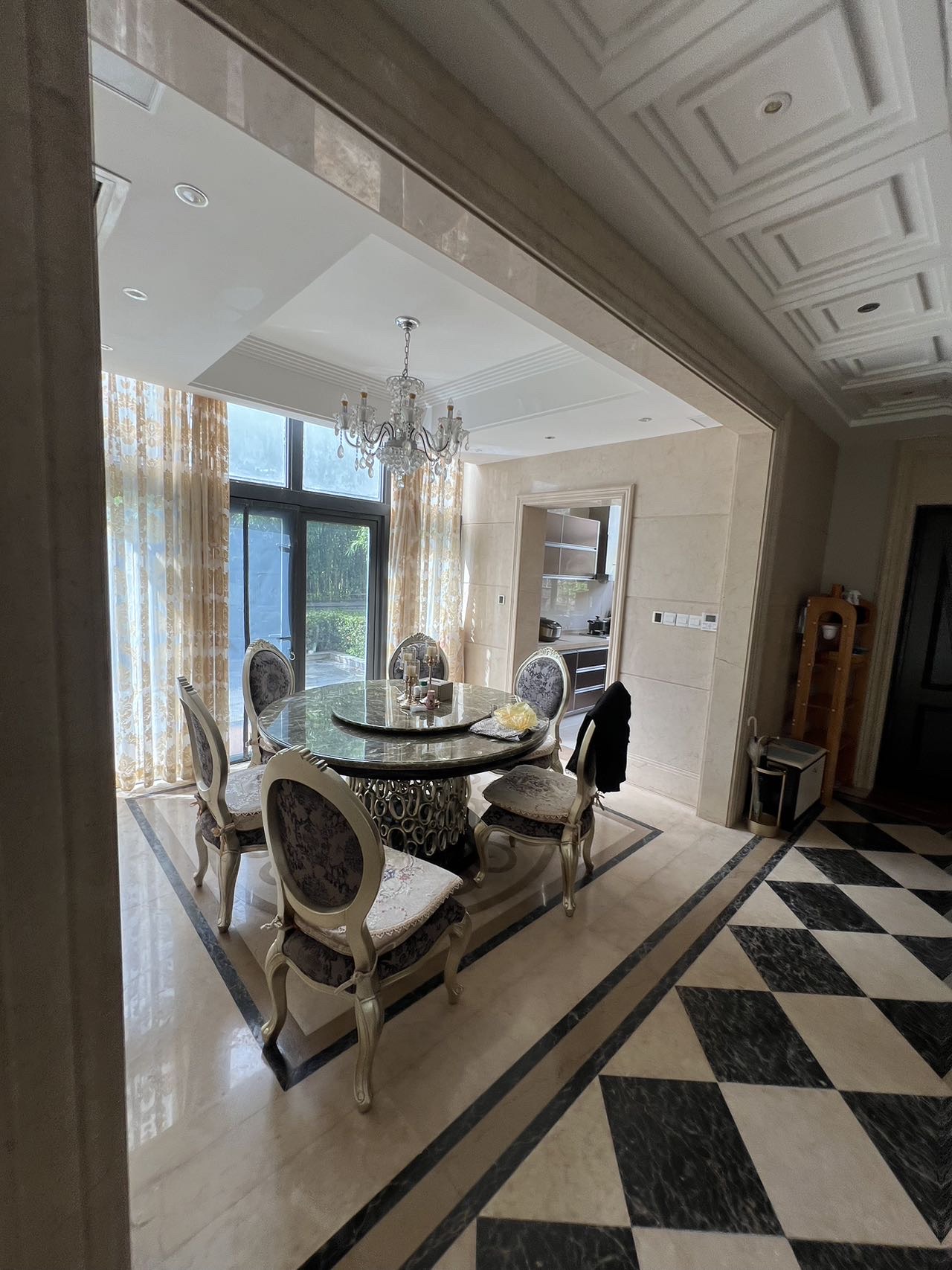 龙墅湾  6室3厅2卫    30000.0元/月 龙墅湾  6室3厅2卫    30000.0元/月户型图