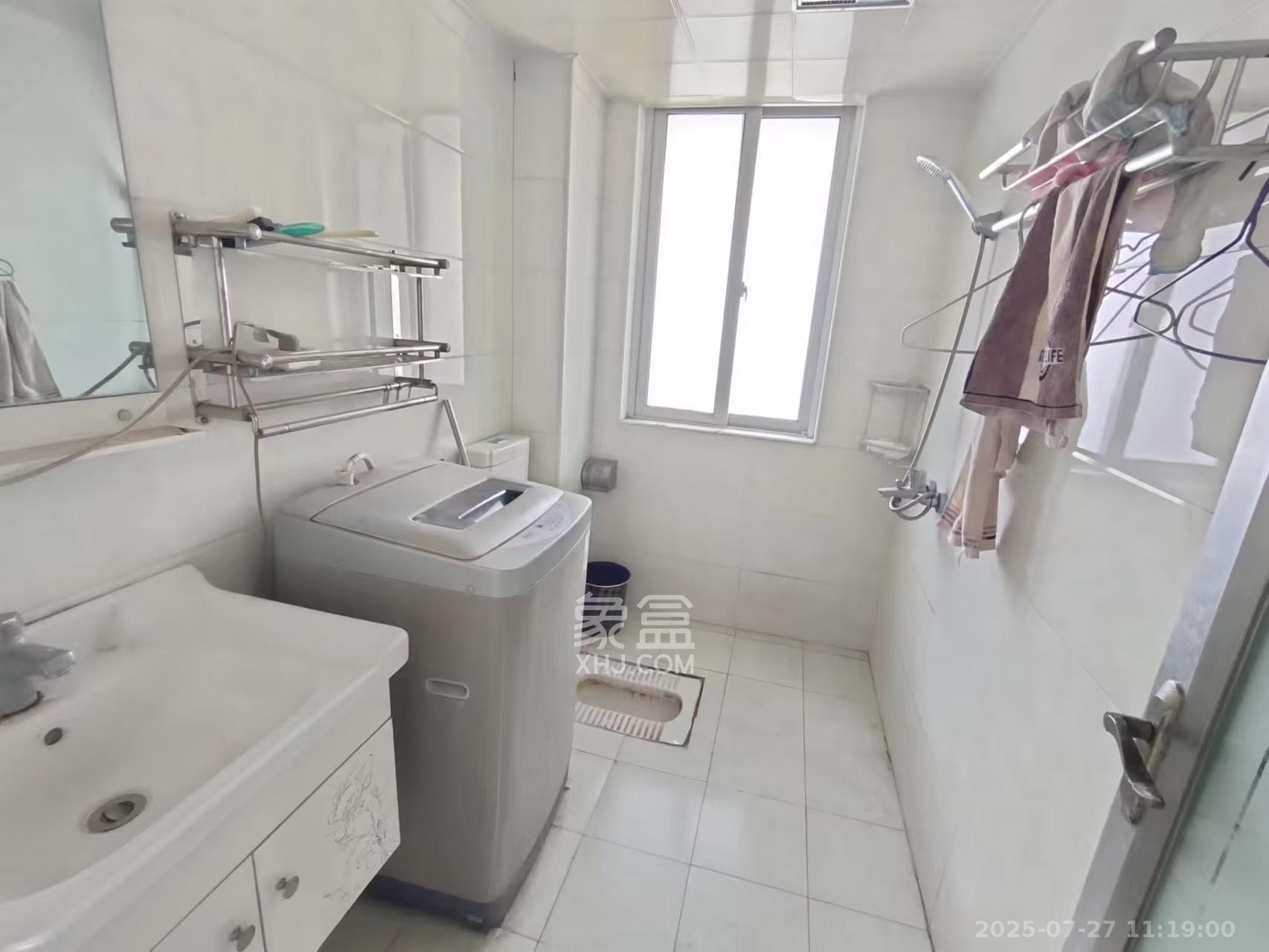 天麓尚层  4室2厅2卫    2200.0元/月室内图