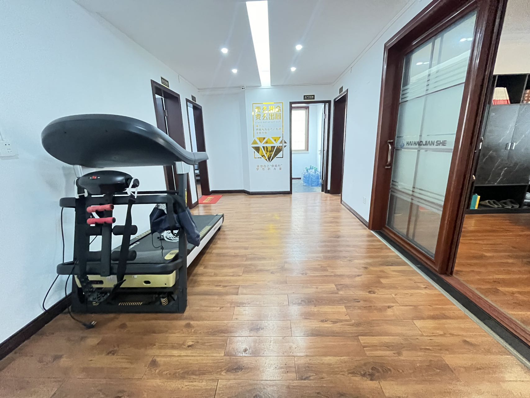 时代广场  4室2厅2卫    4800.0元/月 时代广场  4室2厅2卫    4800.0元/月室内图