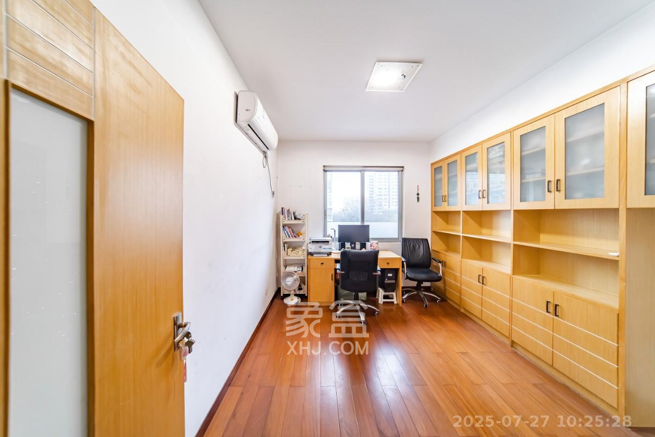 阳光100二期  4室2厅2卫   3300.00元/月室内图