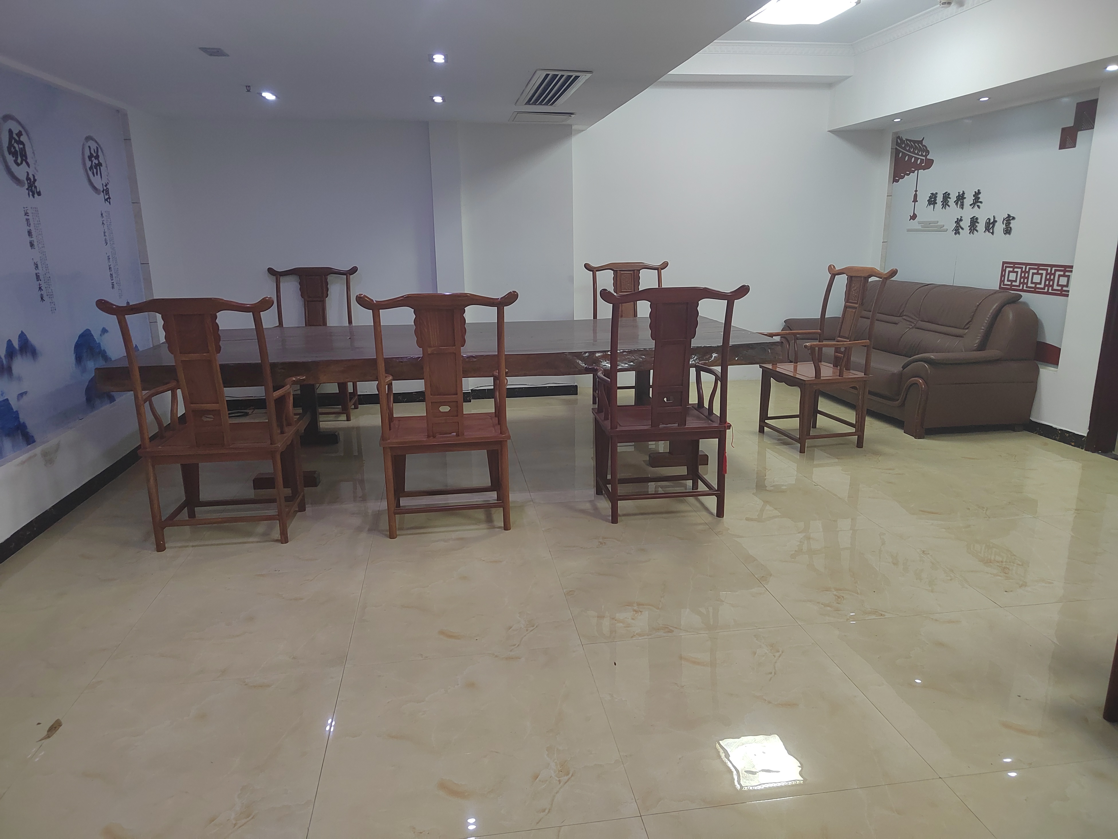 财智公馆大厦(瑞士国际酒店) 5室1厅1卫 3200.0元/月 财智公馆大厦(瑞士国际酒店) 5室1厅1卫 3200.0元/月室内图