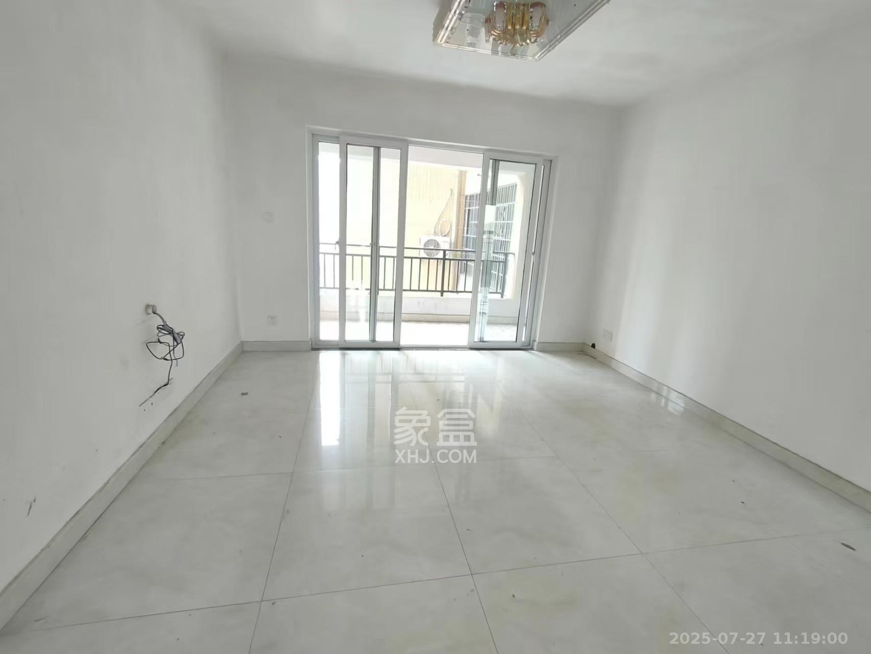 天麓尚层  4室2厅2卫    2200.0元/月室内图