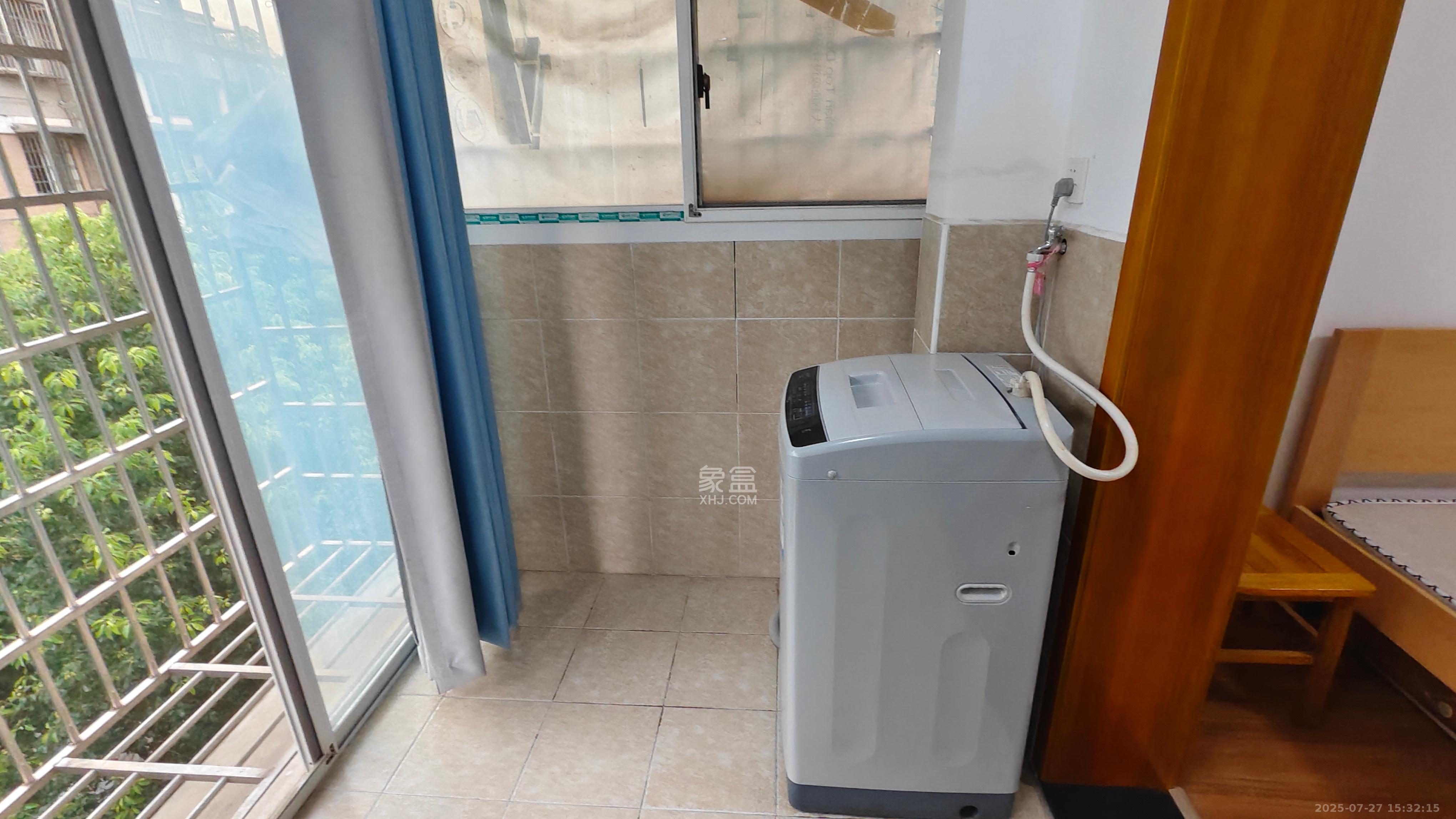 新诚小区  2室2厅1卫    1700.0元/月室内图