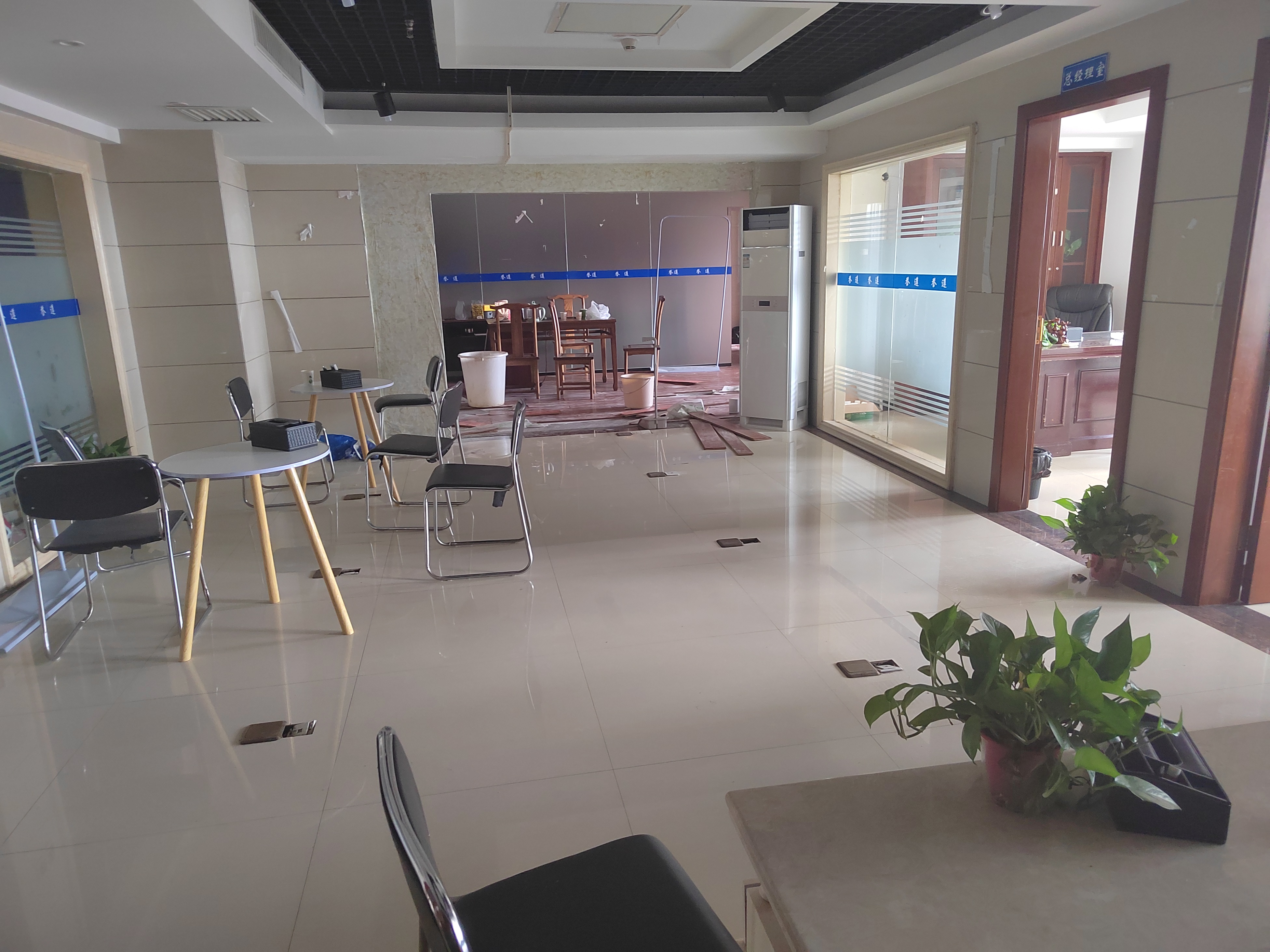 财智公馆大厦(瑞士国际酒店) 5室1厅1卫 10000.0元/月 财智公馆大厦(瑞士国际酒店) 5室1厅1卫 10000.0元/月室内图