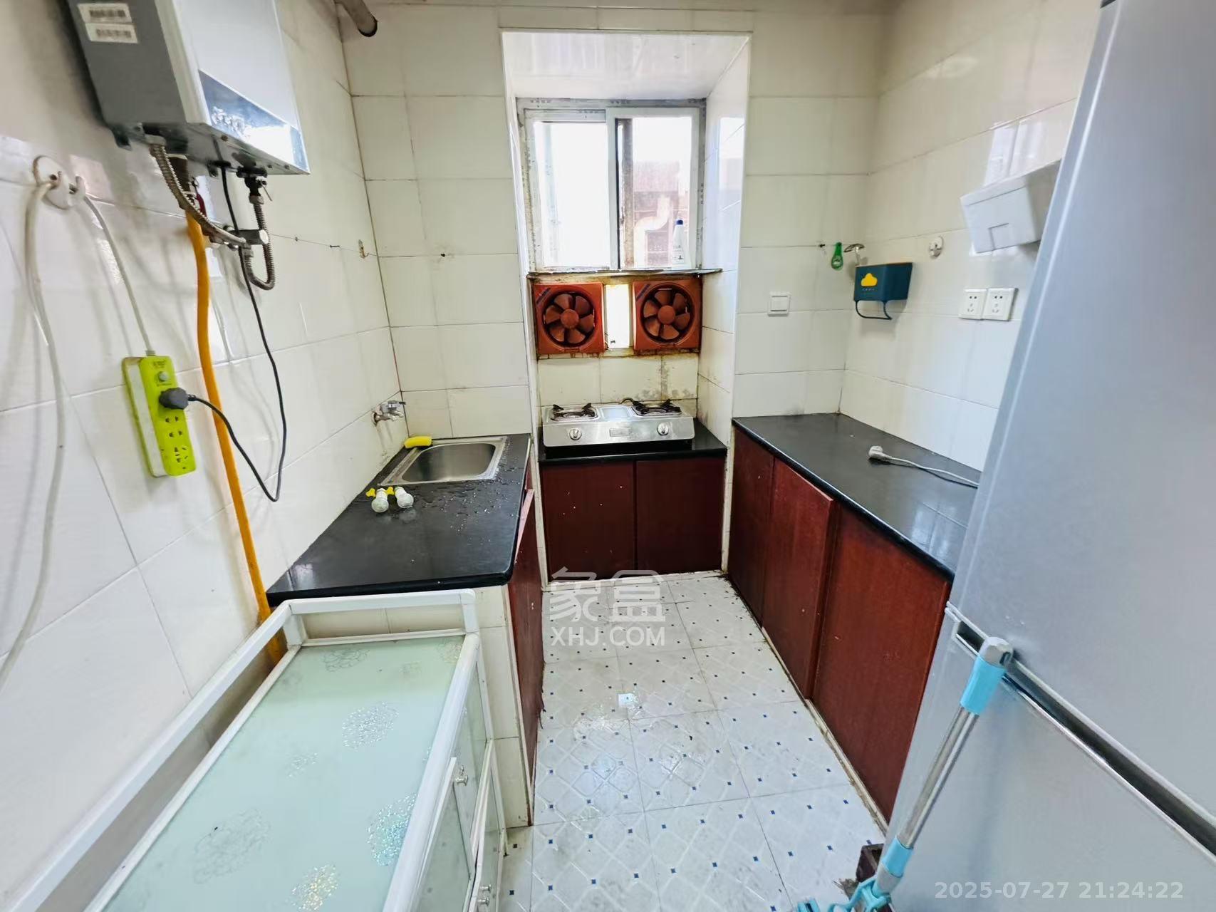 宝塔山中山百货公司宿舍 3室1厅1卫 1300.0元/月 宝塔山中山百货公司宿舍 3室1厅1卫 1300.0元/月室内图