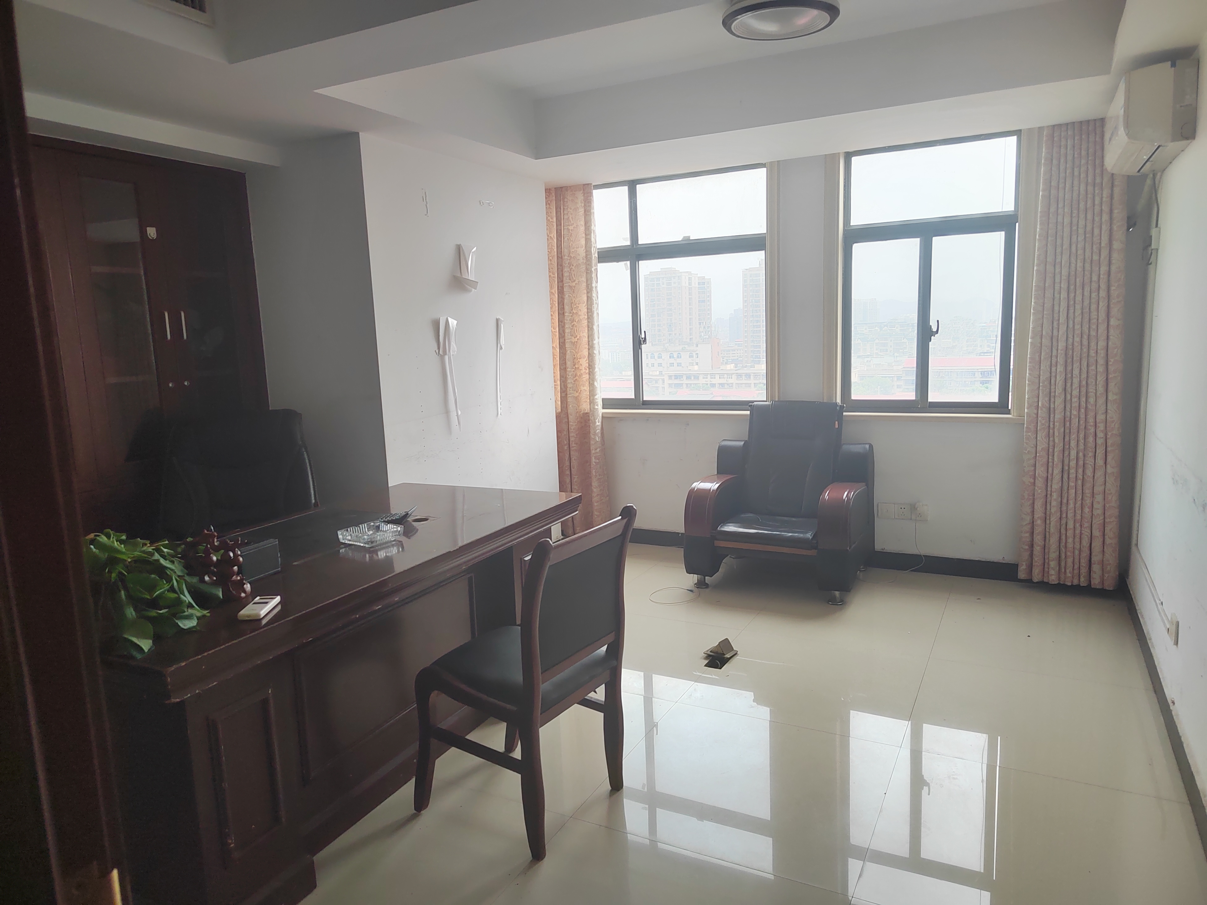 财智公馆大厦(瑞士国际酒店) 5室1厅1卫 10000.0元/月 财智公馆大厦(瑞士国际酒店) 5室1厅1卫 10000.0元/月室内图