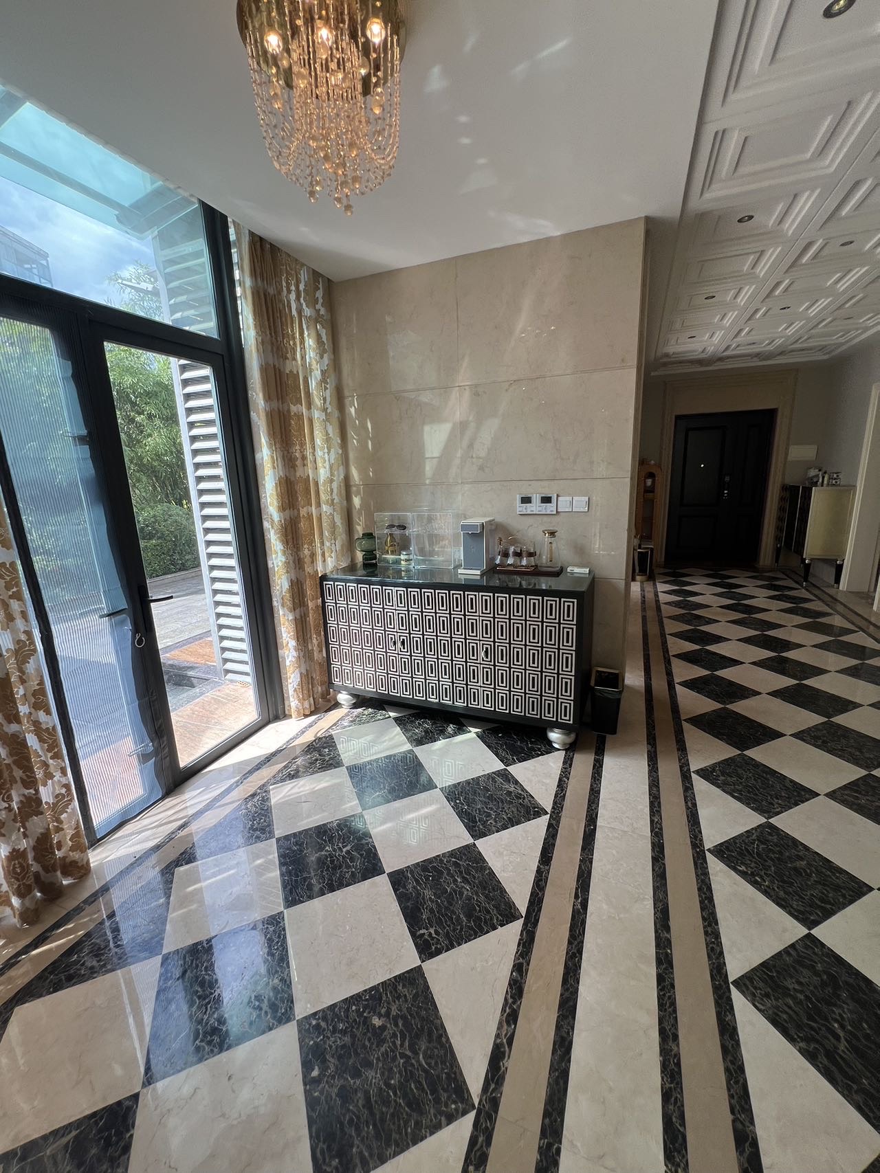 龙墅湾  6室3厅2卫    30000.0元/月 龙墅湾  6室3厅2卫    30000.0元/月户型图