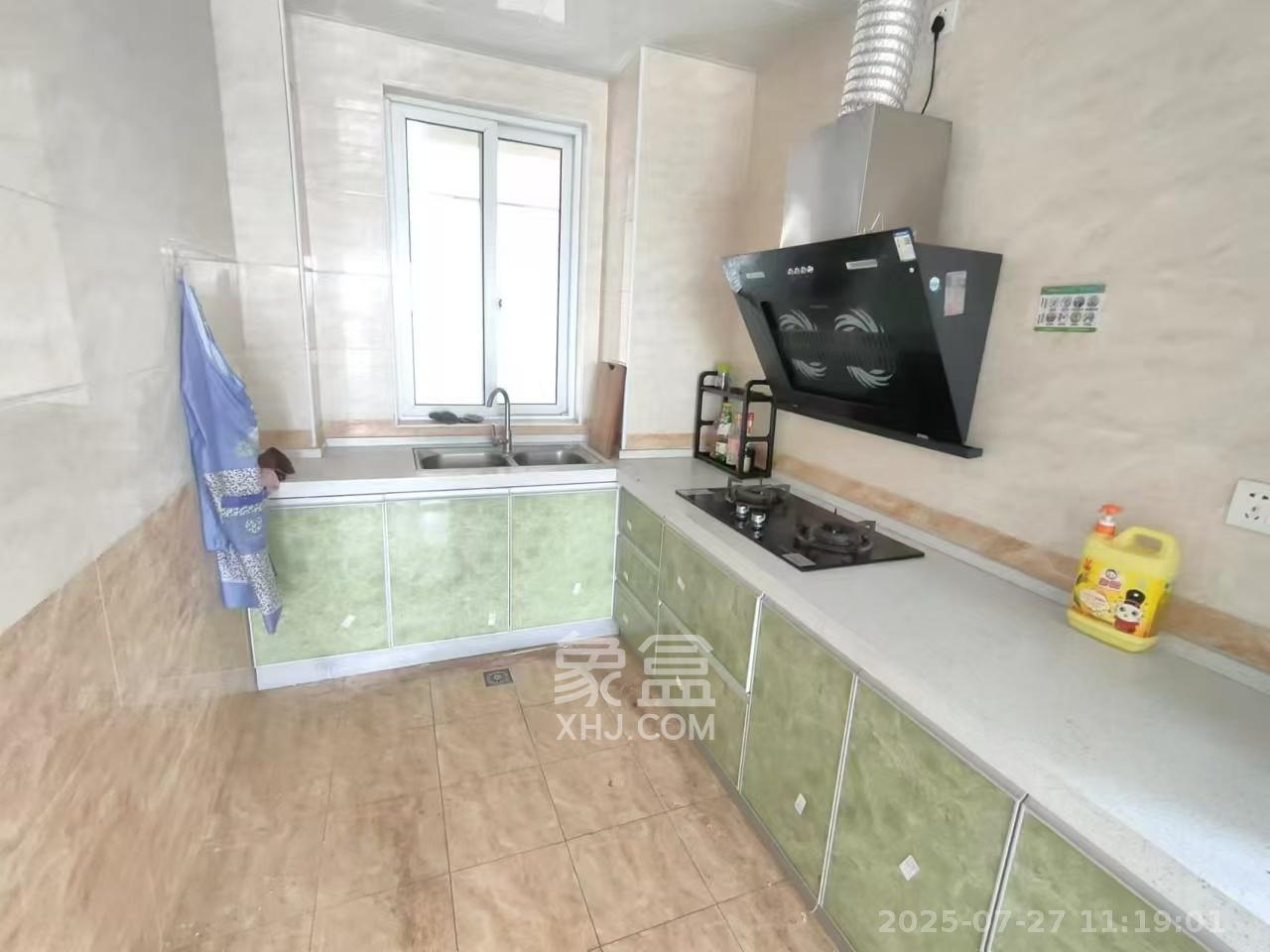 天麓尚层  4室2厅2卫    2200.0元/月室内图