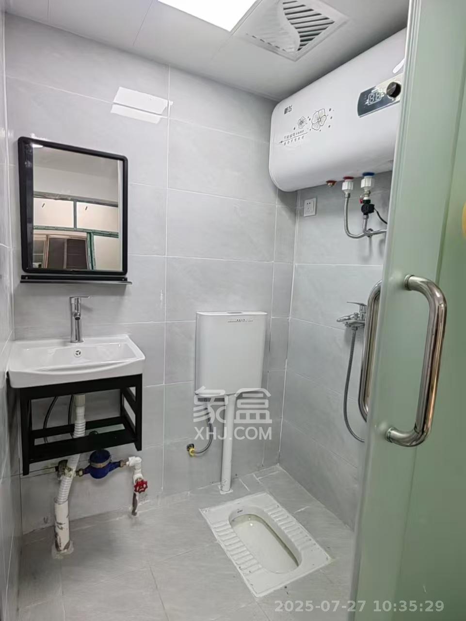 马王堆陶瓷城新合区 1室2厅1卫 1400.0元/月 马王堆陶瓷城新合区 1室2厅1卫 1400.0元/月室内图