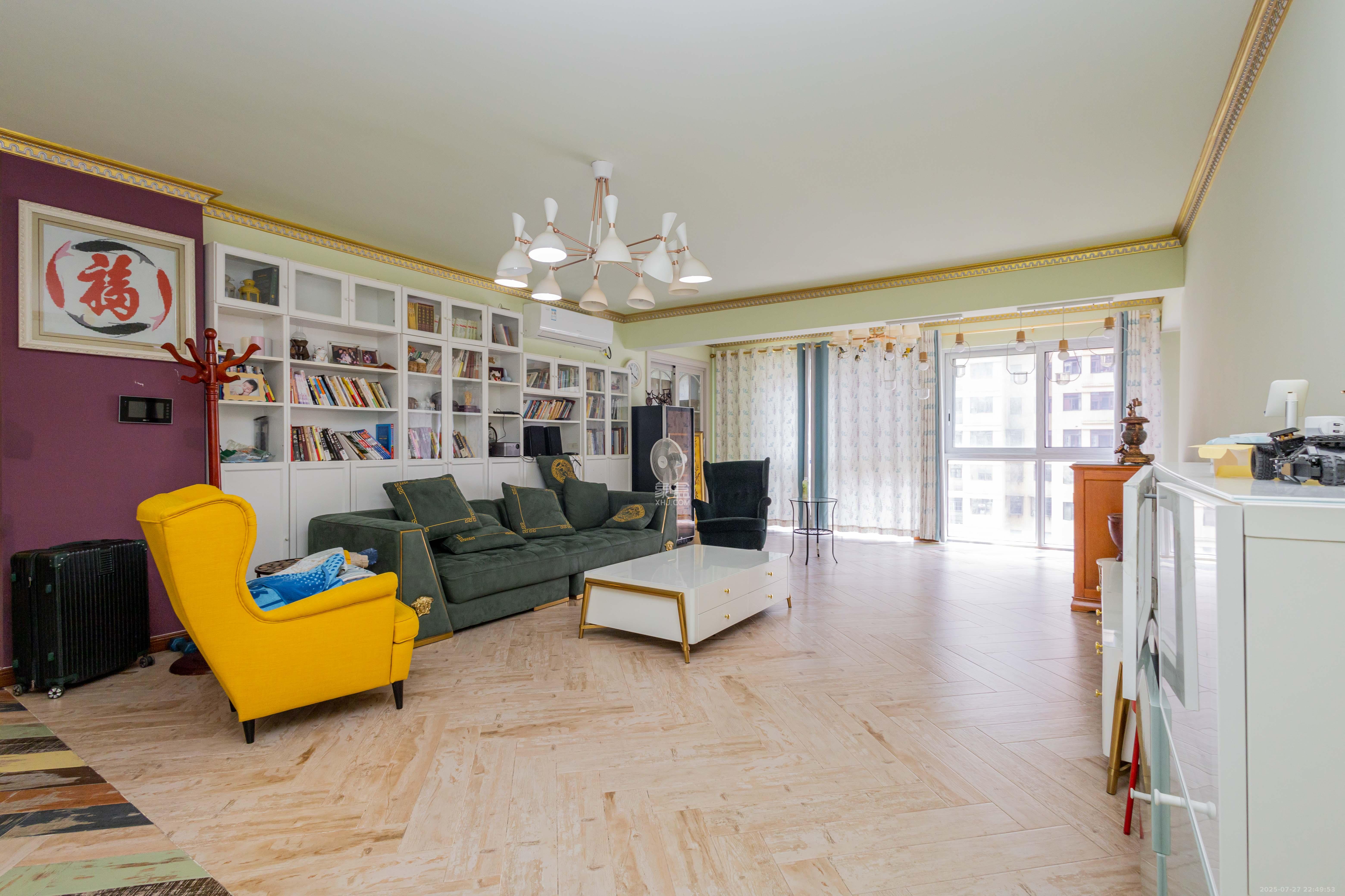 盛隆佳园 5室2厅3卫 208.0万 盛隆佳园 5室2厅3卫 208.0万客厅