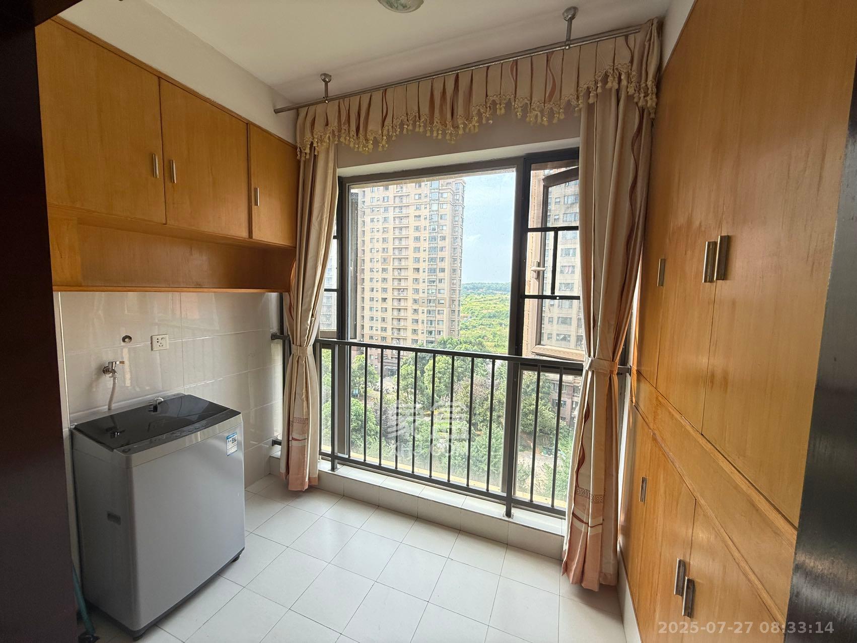 怡海星城 2室2厅1卫 1300.0元/月 怡海星城 2室2厅1卫 1300.0元/月室内图