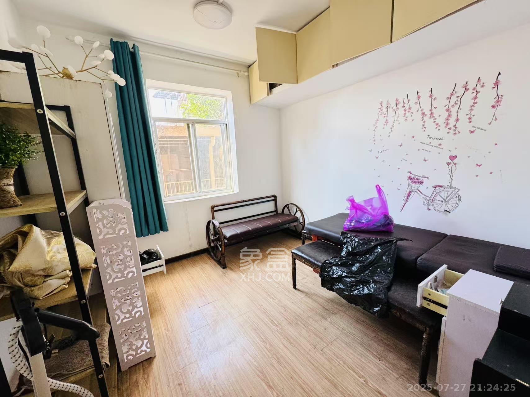 宝塔山中山百货公司宿舍 3室1厅1卫 1300.0元/月 宝塔山中山百货公司宿舍 3室1厅1卫 1300.0元/月室内图