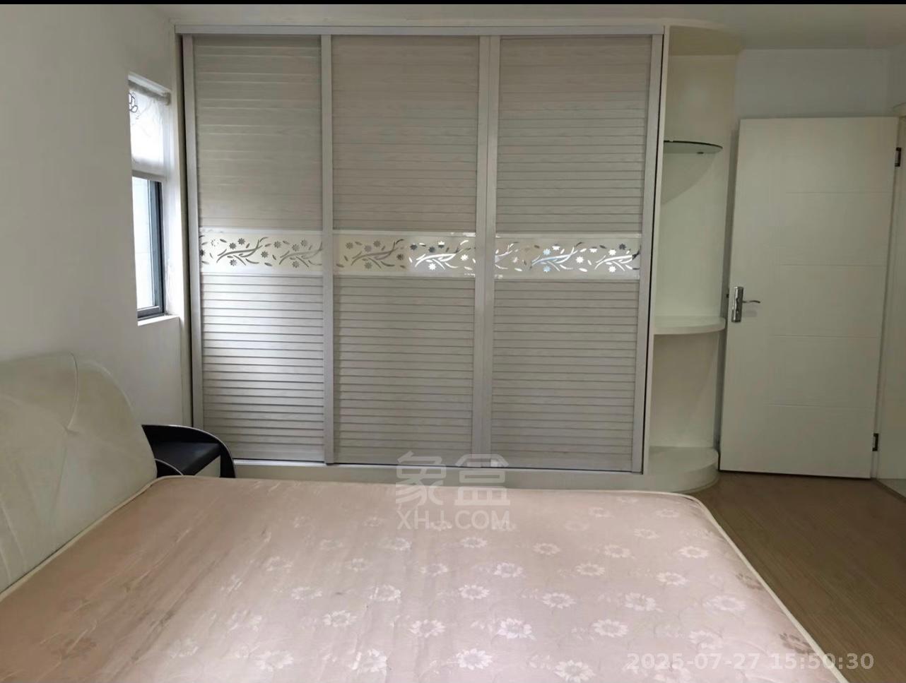 城市风景  3室2厅2卫   2000.00元/月室内图