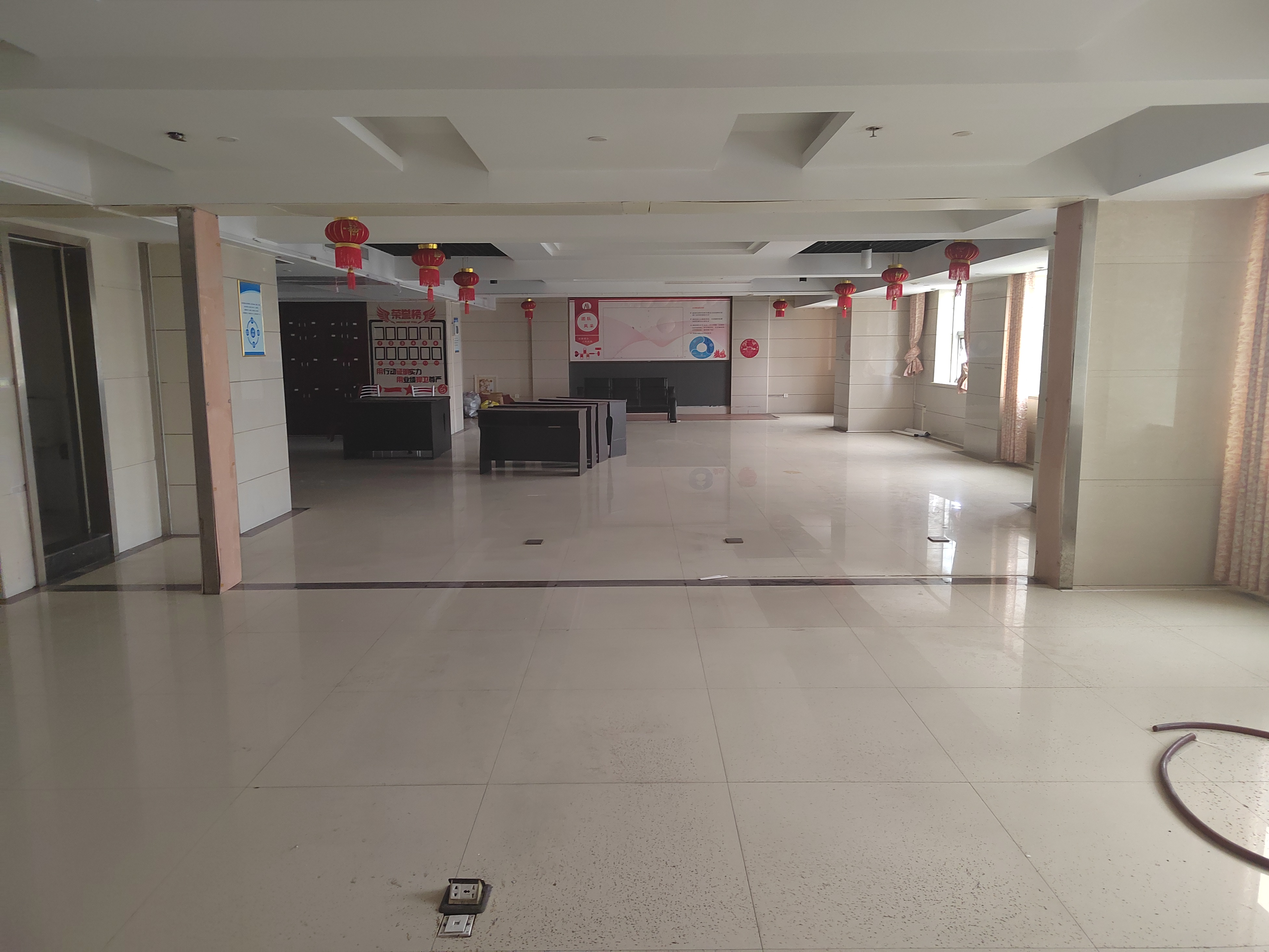 财智公馆大厦(瑞士国际酒店) 5室1厅1卫 10000.0元/月 财智公馆大厦(瑞士国际酒店) 5室1厅1卫 10000.0元/月室内图