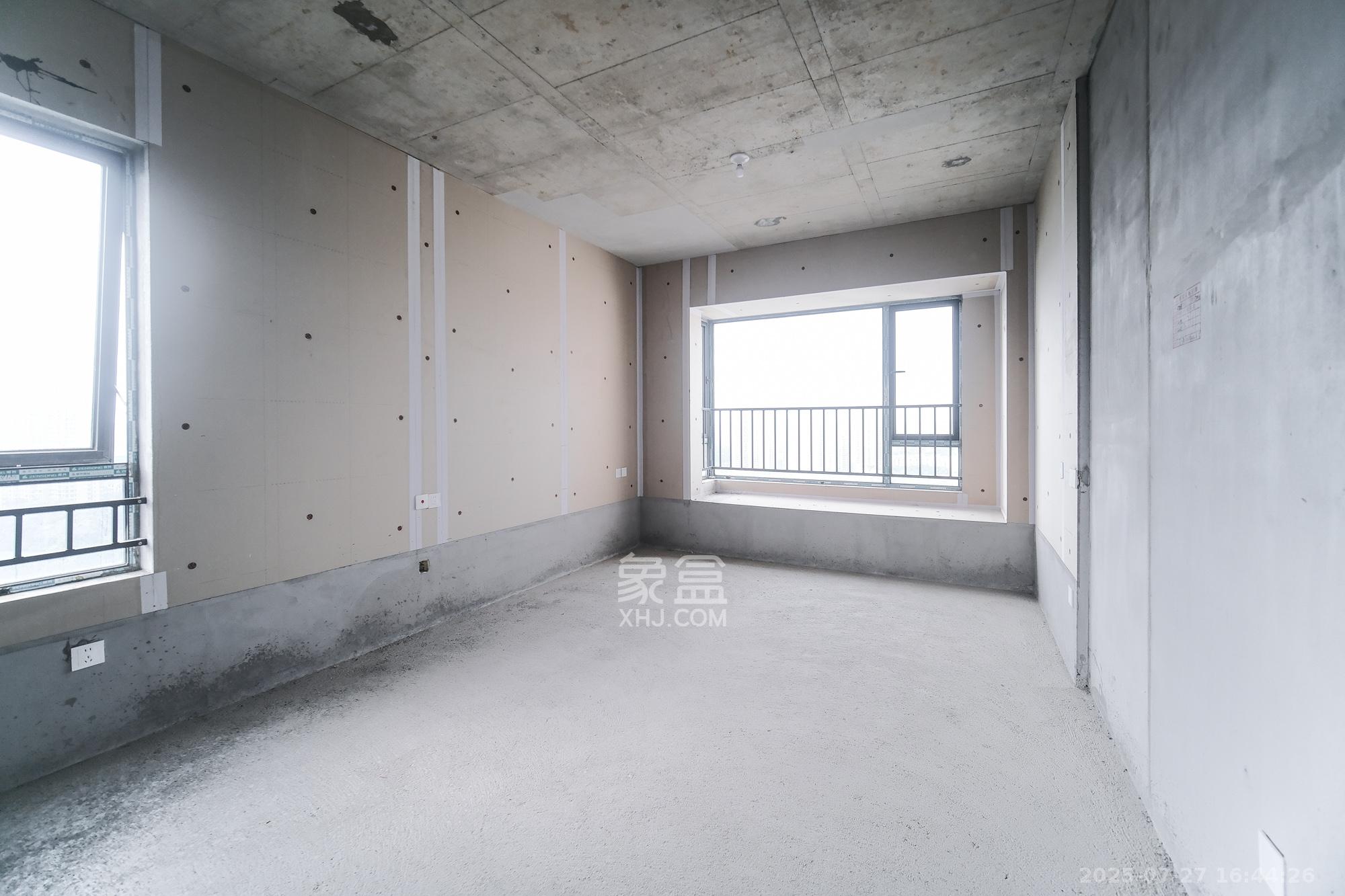 和顺府  4室2厅0卫    135.0万 和顺府  4室2厅0卫    135.0万卧室