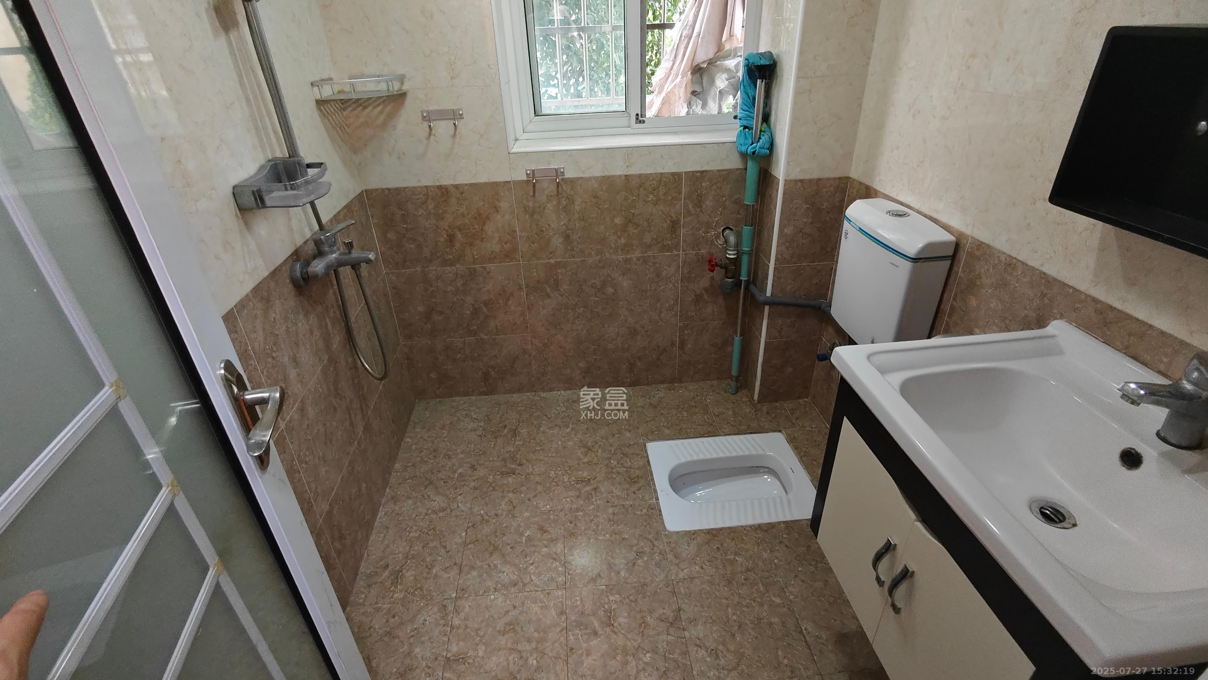 新诚小区  2室2厅1卫    1700.0元/月室内图