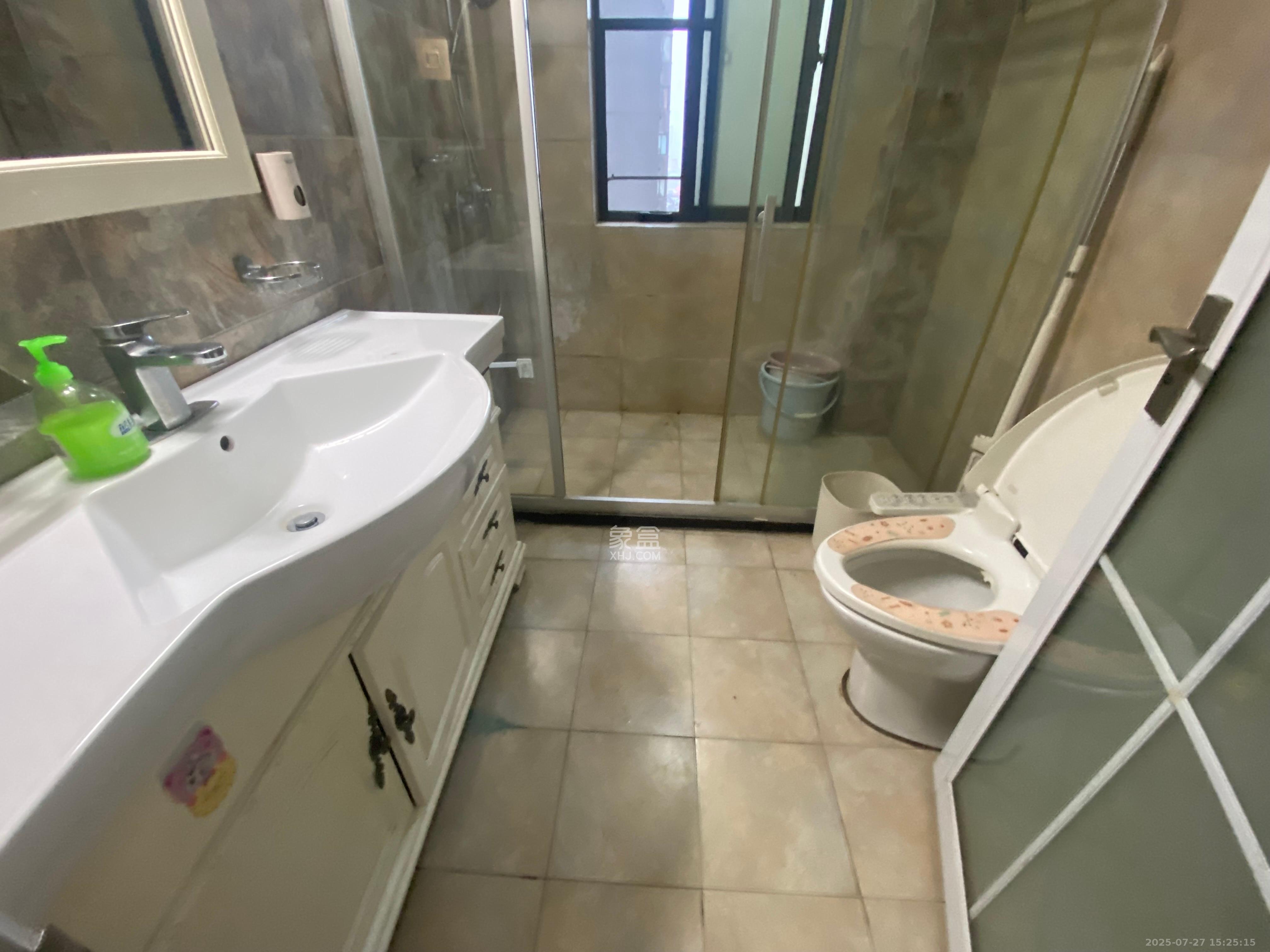 芙蓉蓉苑  1室1厅1卫    2200.0元/月室内图