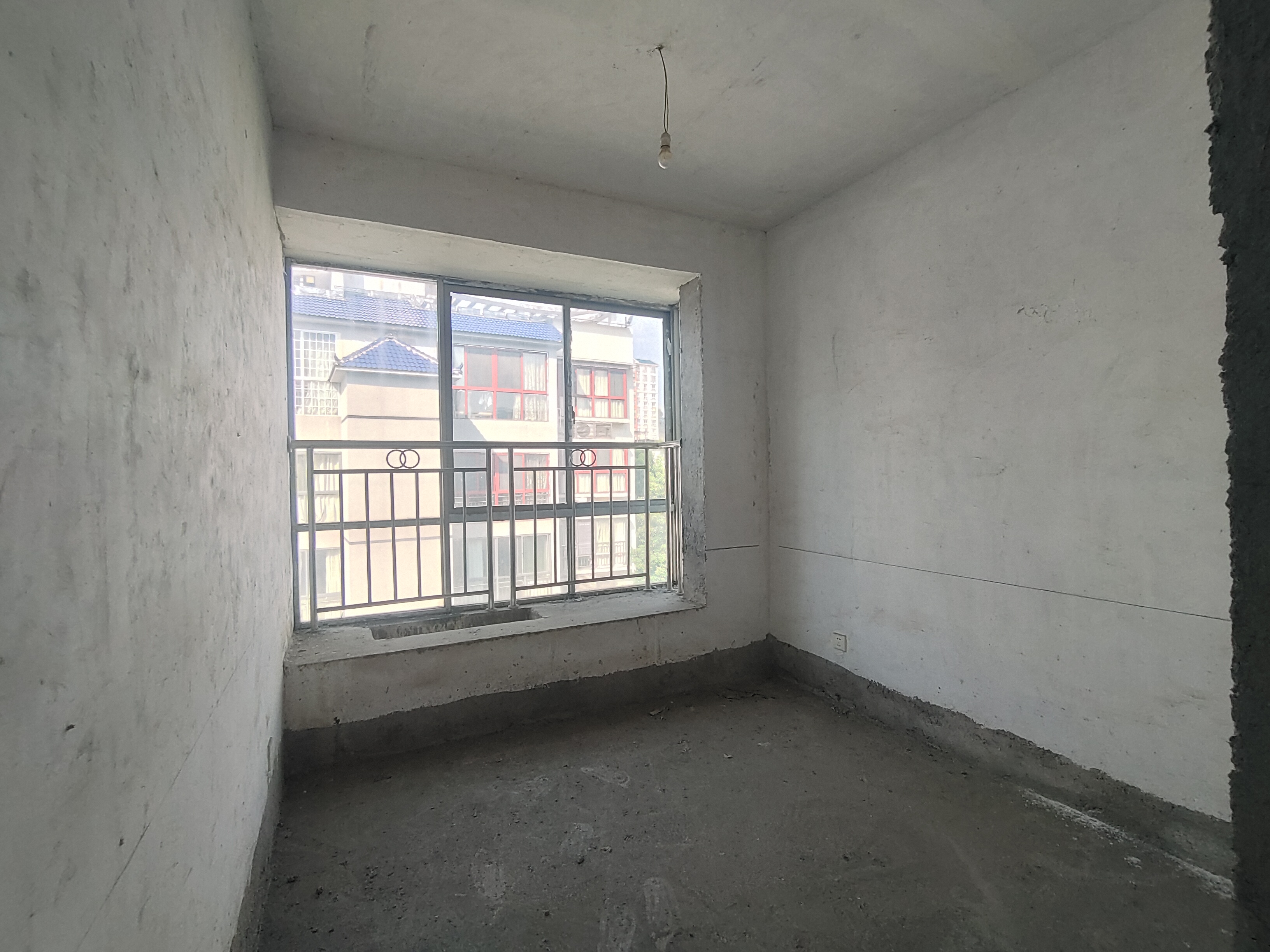 水榭花都 6室3厅2卫 99.8万 水榭花都 6室3厅2卫 99.8万客厅