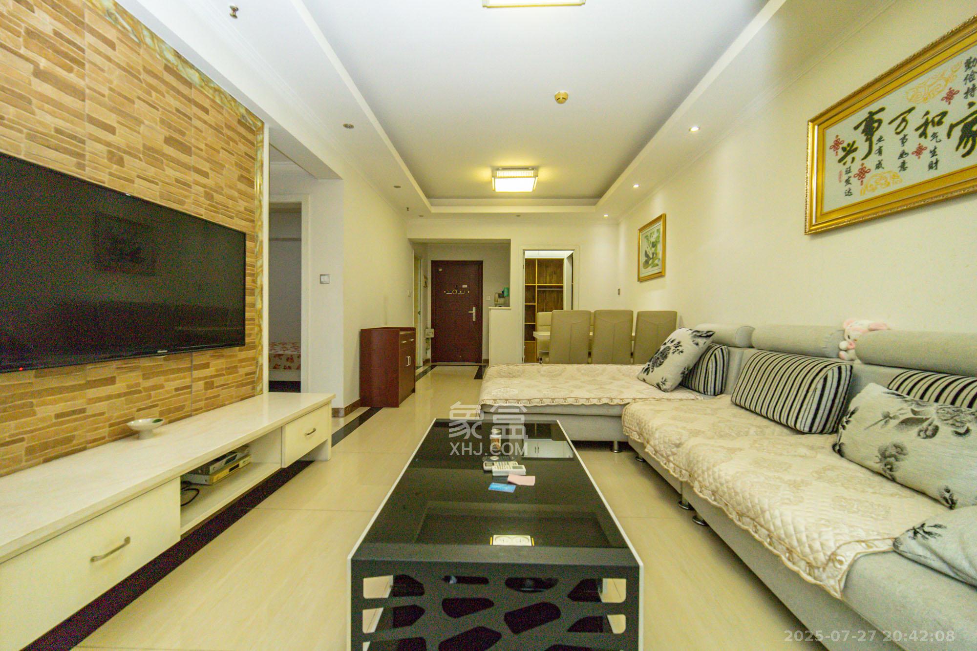 新长海广场 2室2厅1卫 42.0万 新长海广场 2室2厅1卫 42.0万客厅