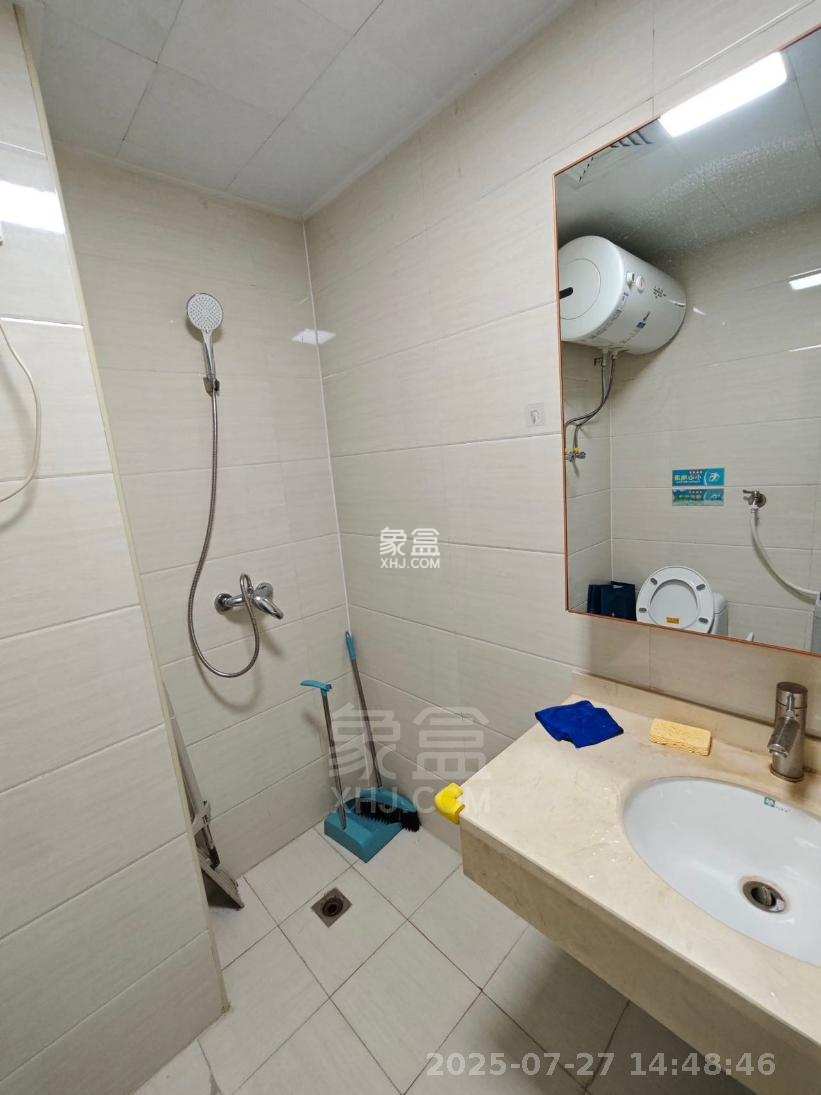 湘银星城  1室1厅1卫    1000.0元/月 湘银星城  1室1厅1卫    1000.0元/月室内图