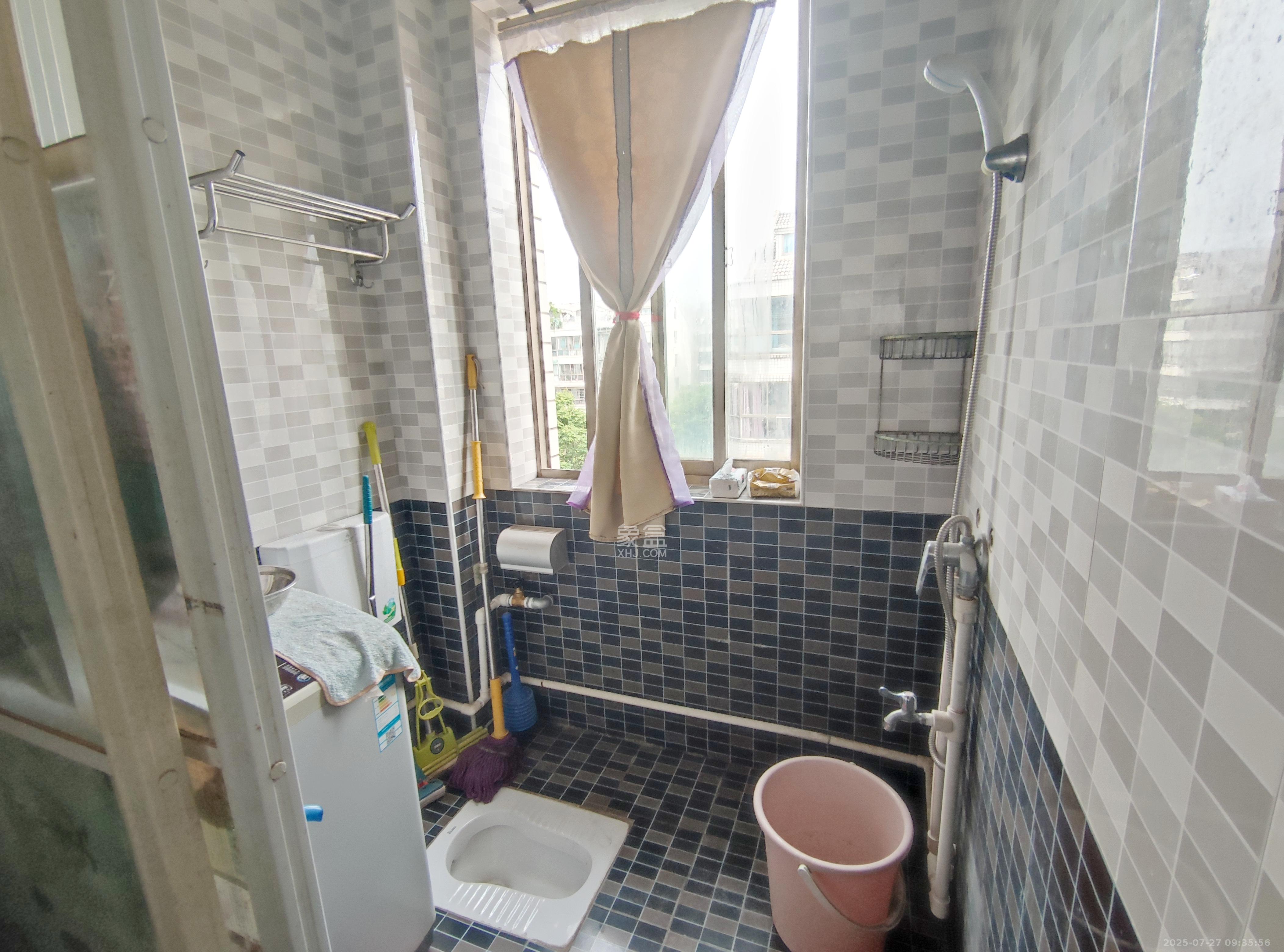 麓谷沐春园  3室2厅2卫    2000.0元/月室内图