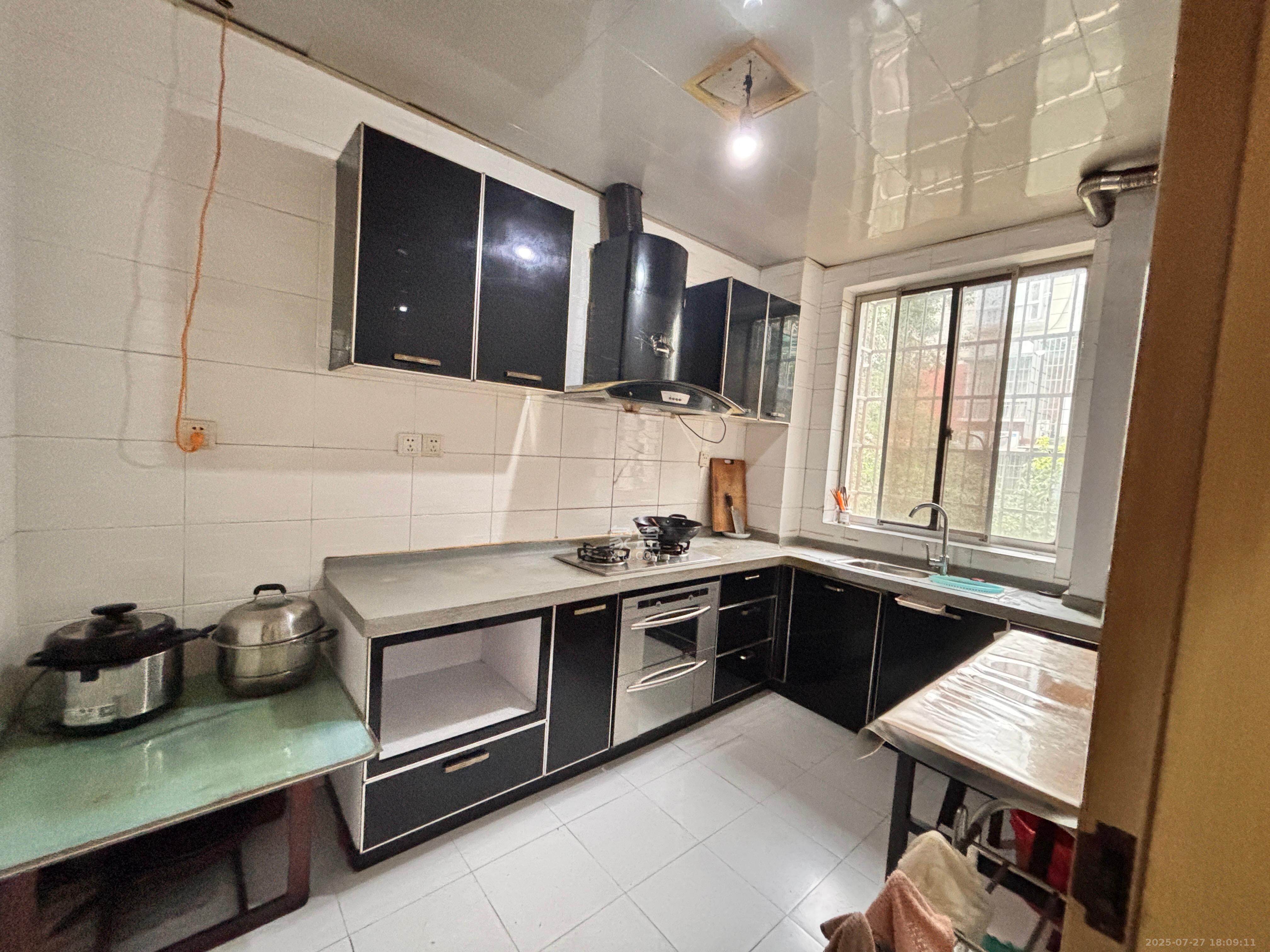 大众传媒教师公寓 3室2厅2卫 1800.0元/月 大众传媒教师公寓 3室2厅2卫 1800.0元/月室内图