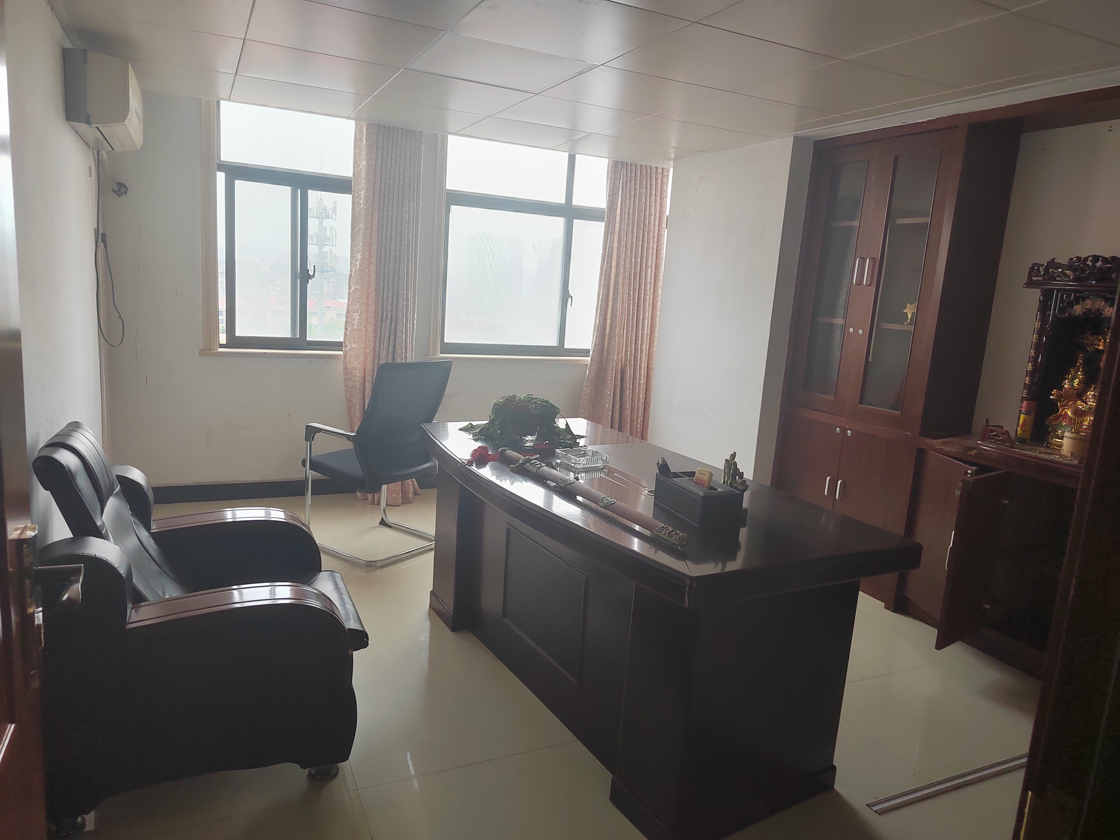 财智公馆大厦(瑞士国际酒店) 5室1厅1卫 10000.0元/月 财智公馆大厦(瑞士国际酒店) 5室1厅1卫 10000.0元/月室内图