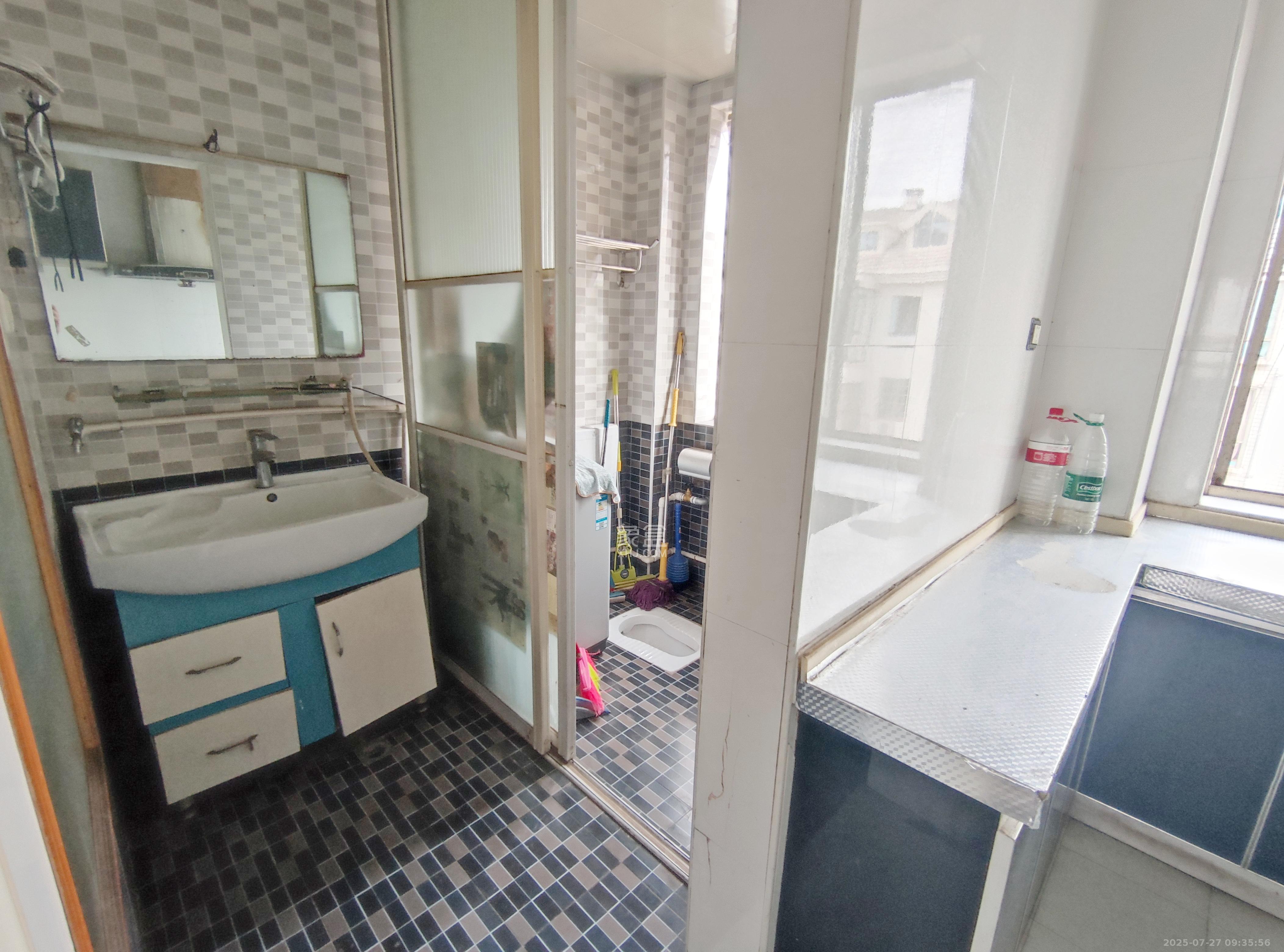 麓谷沐春园  3室2厅2卫    2000.0元/月室内图