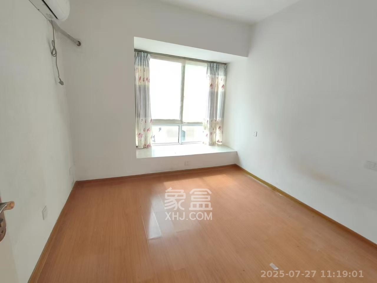 天麓尚层  4室2厅2卫    2200.0元/月室内图