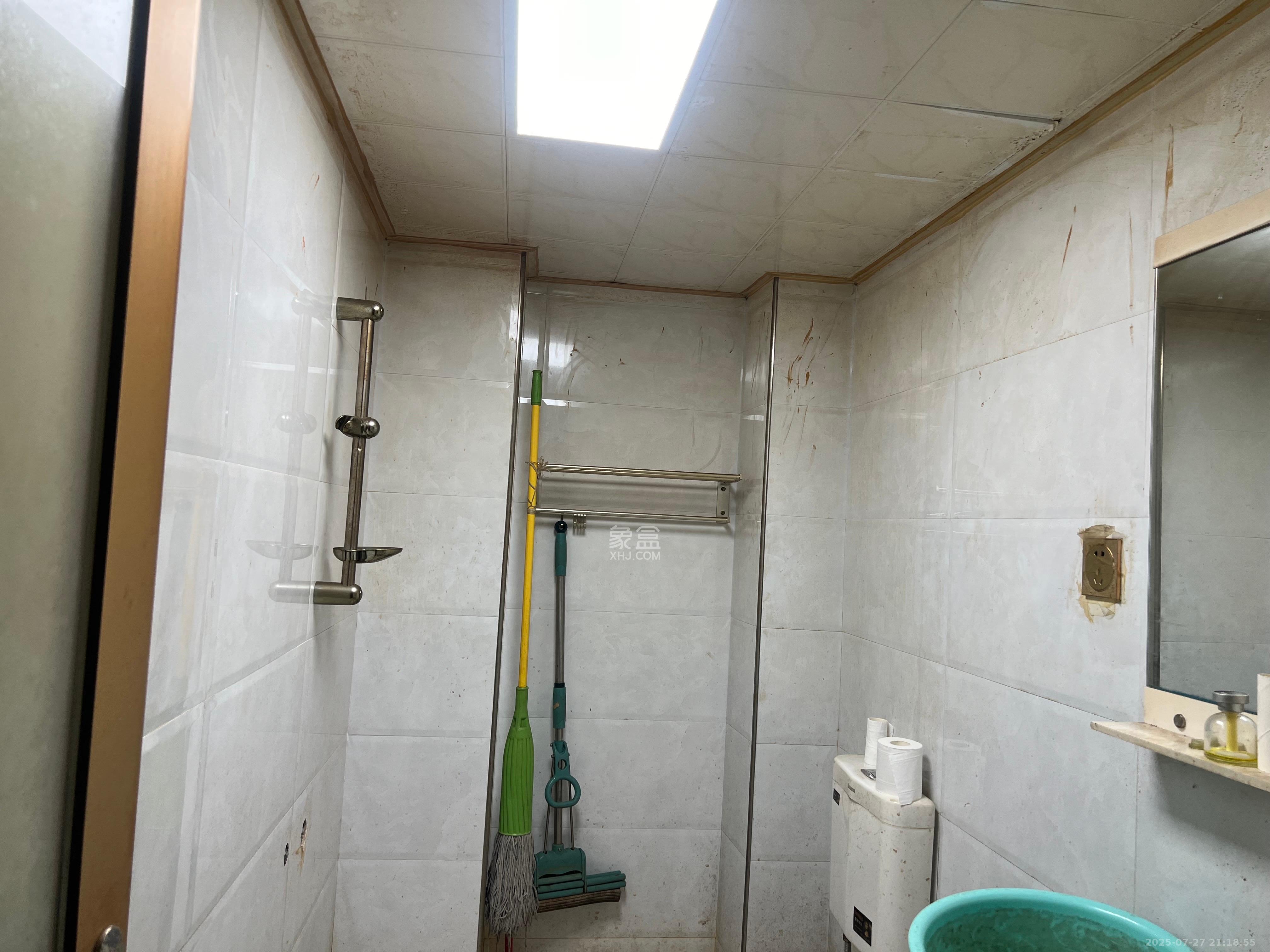 华瑞电子商厦(湖南科佳摄影城) 3室2厅2卫 2800.0元/月 华瑞电子商厦(湖南科佳摄影城) 3室2厅2卫 2800.0元/月室内图