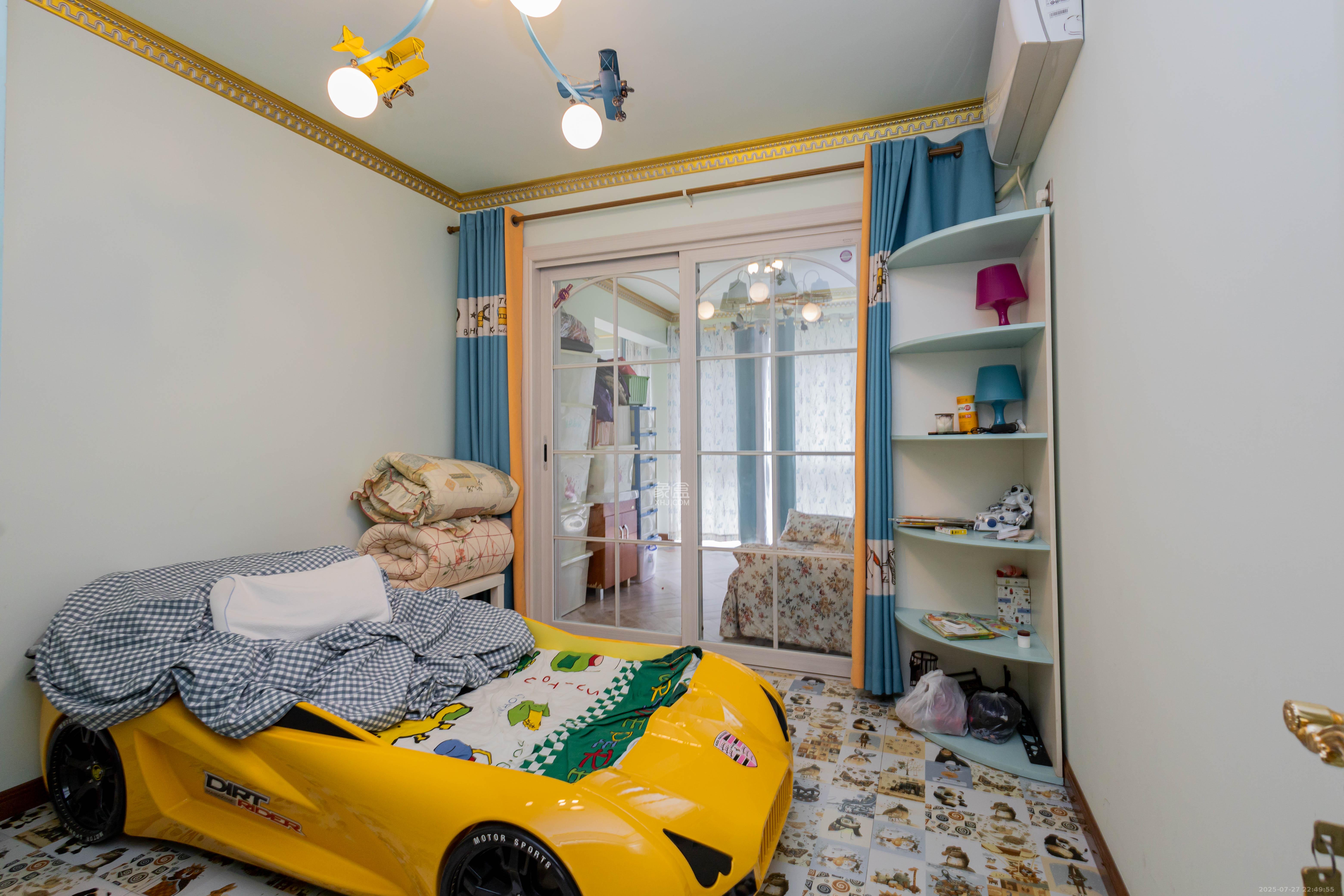 盛隆佳园 5室2厅3卫 208.0万 盛隆佳园 5室2厅3卫 208.0万卧室