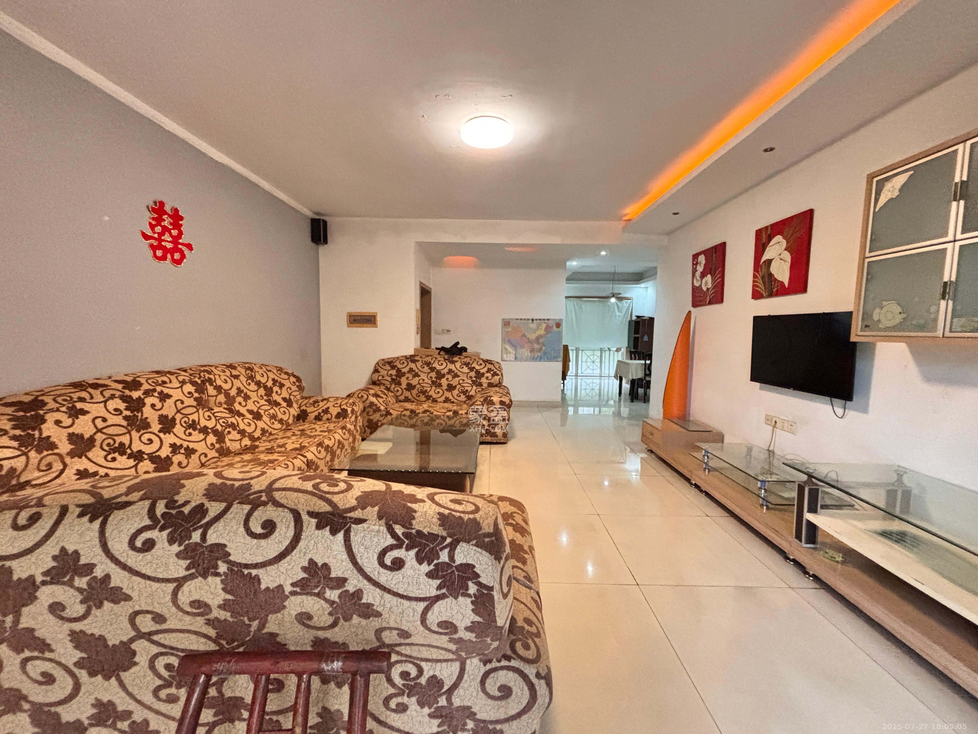 大众传媒教师公寓 3室2厅2卫 1800.0元/月 大众传媒教师公寓 3室2厅2卫 1800.0元/月室内图