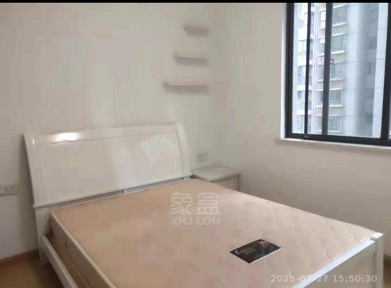 城市风景  3室2厅2卫   2000.00元/月室内图