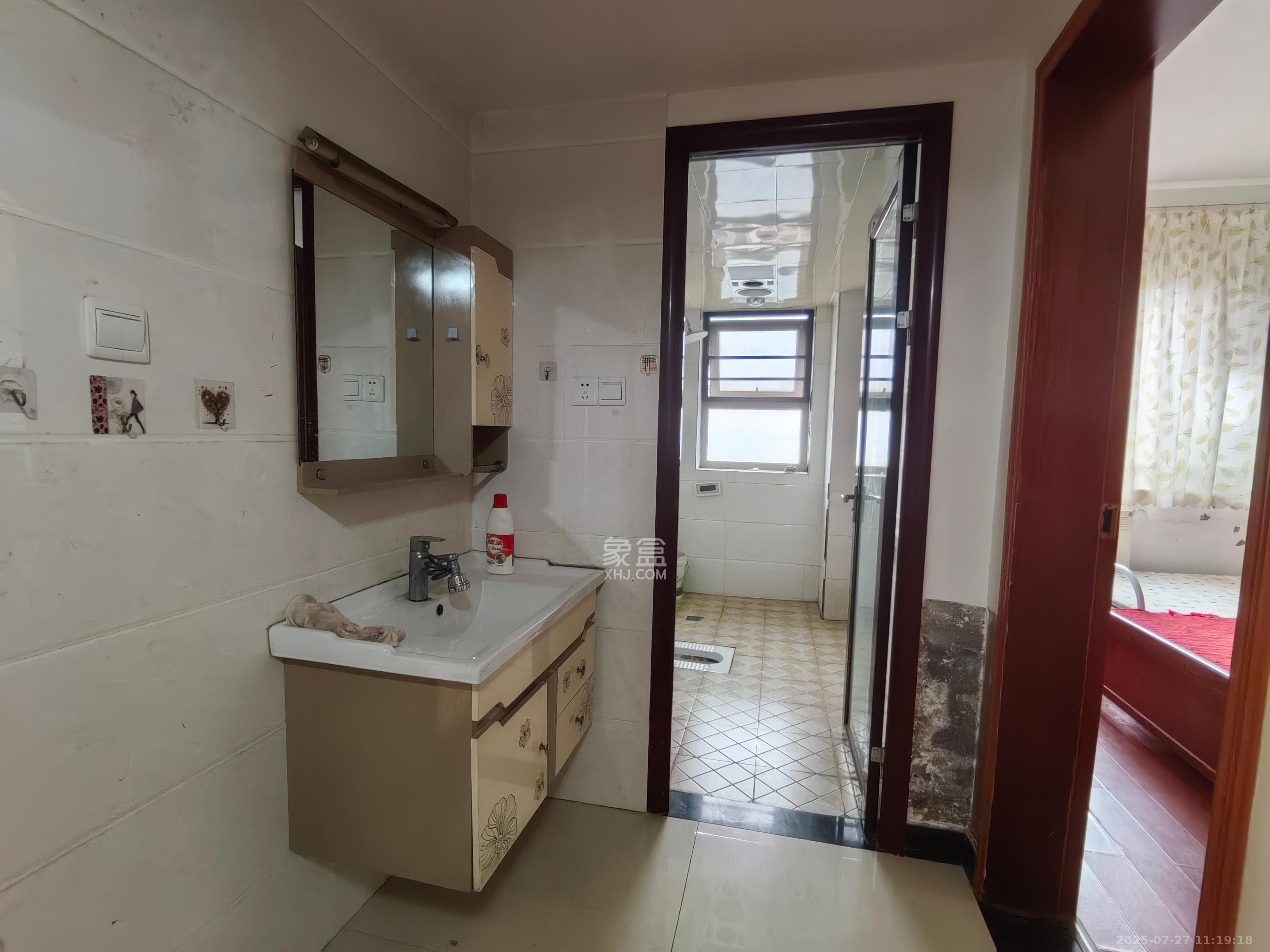 怡海星城 1室2厅1卫 1550.0元/月 怡海星城 1室2厅1卫 1550.0元/月室内图