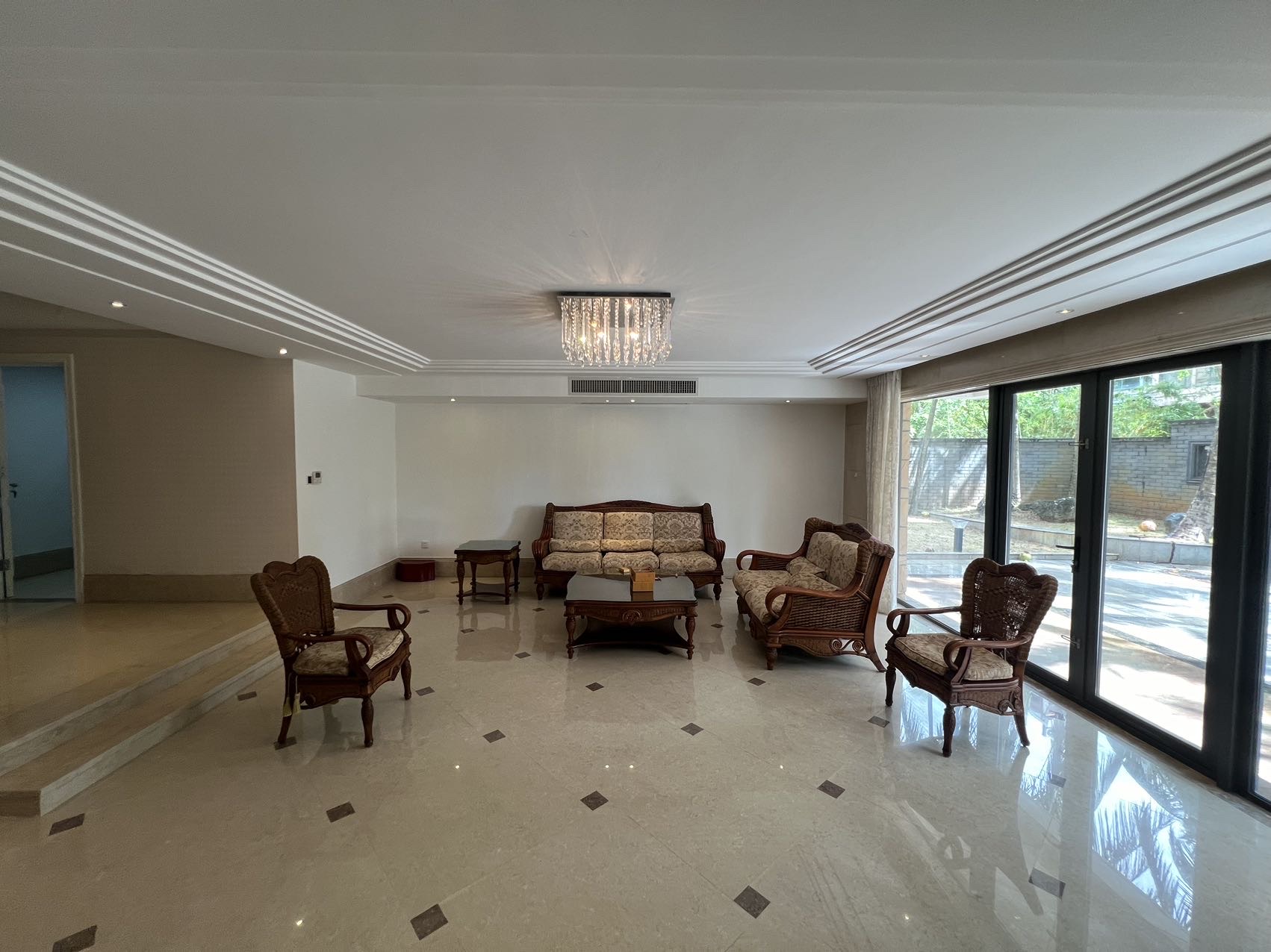 龙墅湾  6室4厅3卫    30000.0元/月户型图