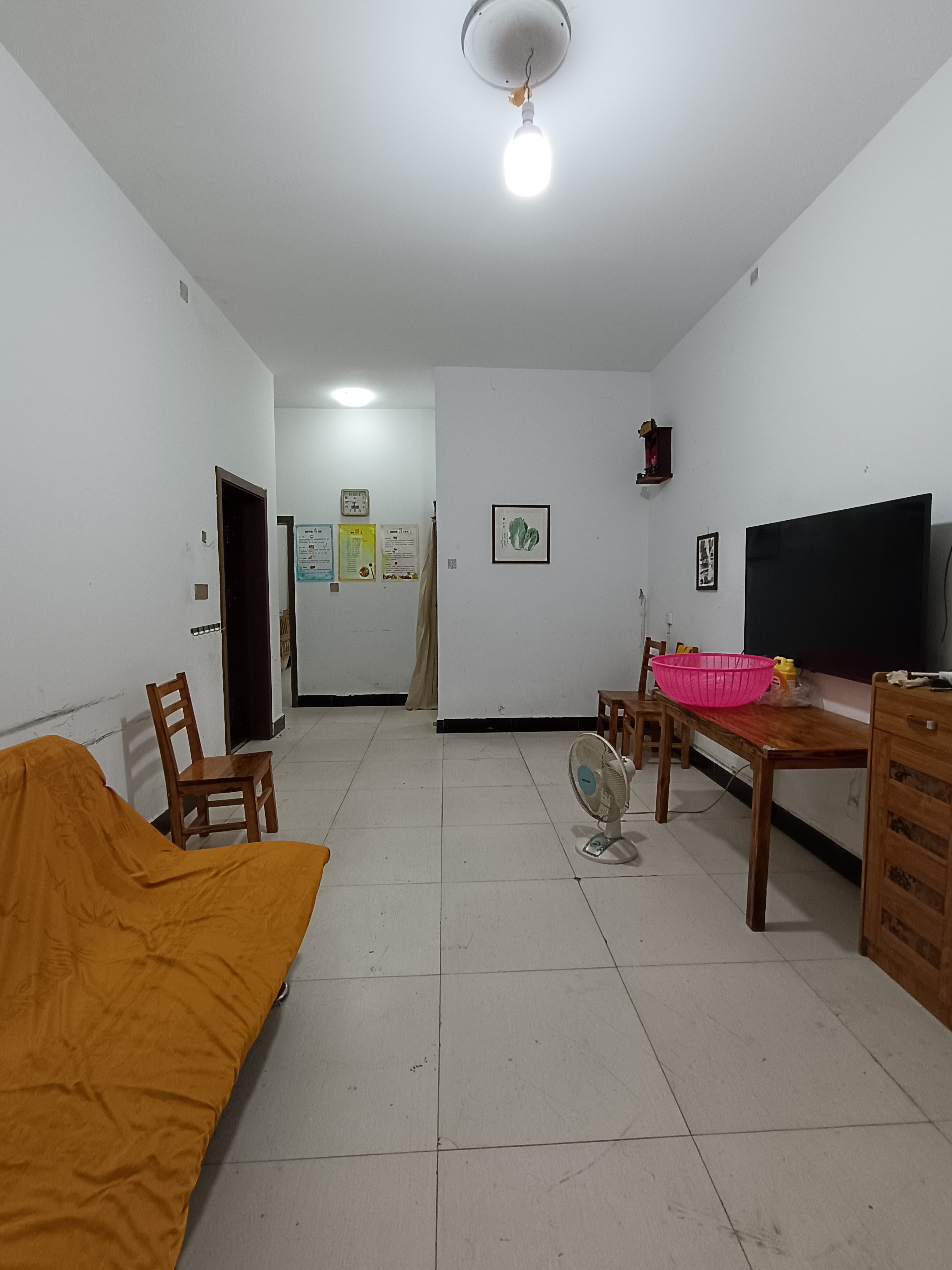 市中心散盘 1室1厅1卫 600.0元/月 市中心散盘 1室1厅1卫 600.0元/月室内图