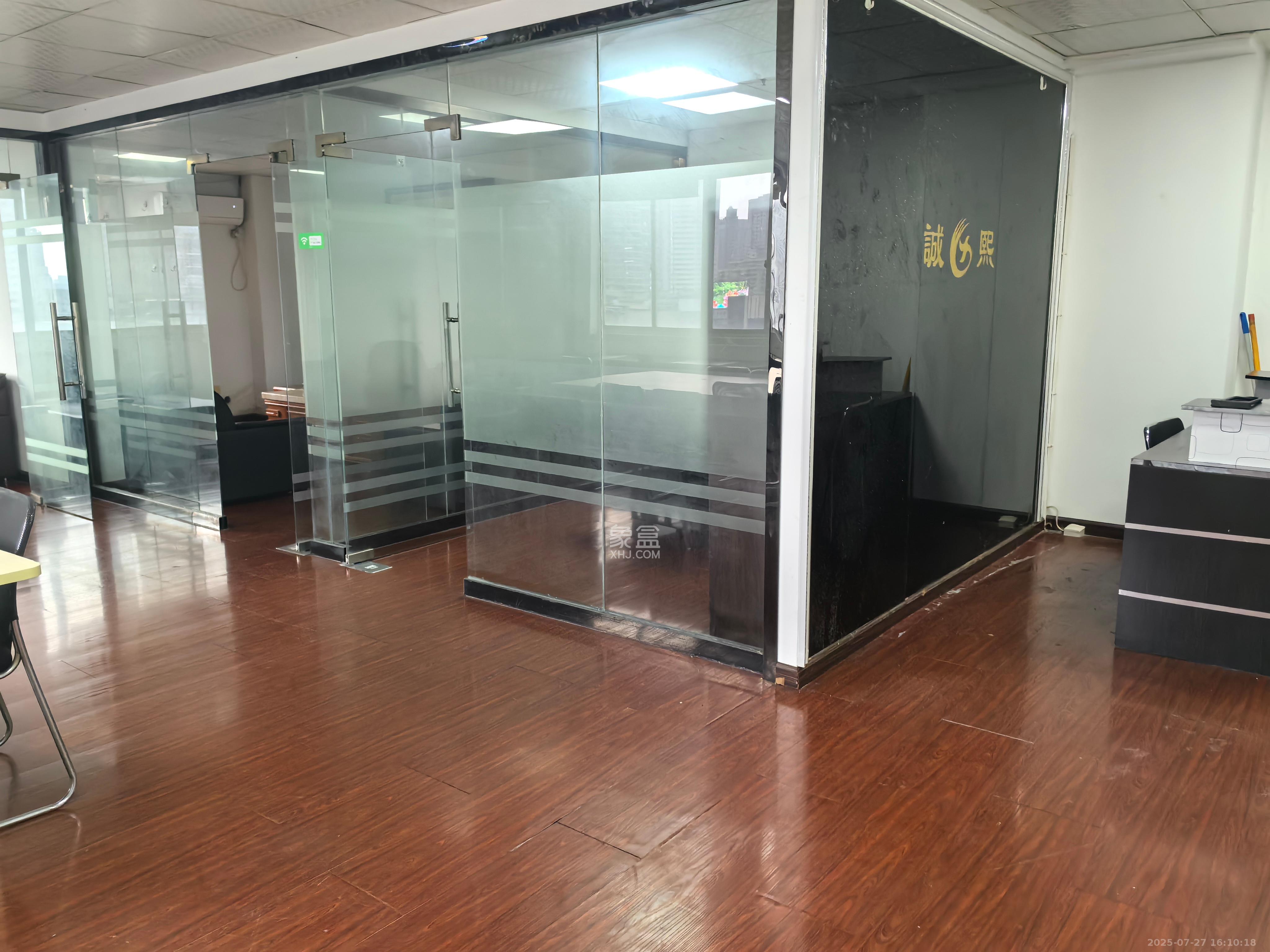 蓝色地标  3室2厅1卫    5000.0元/月室内图